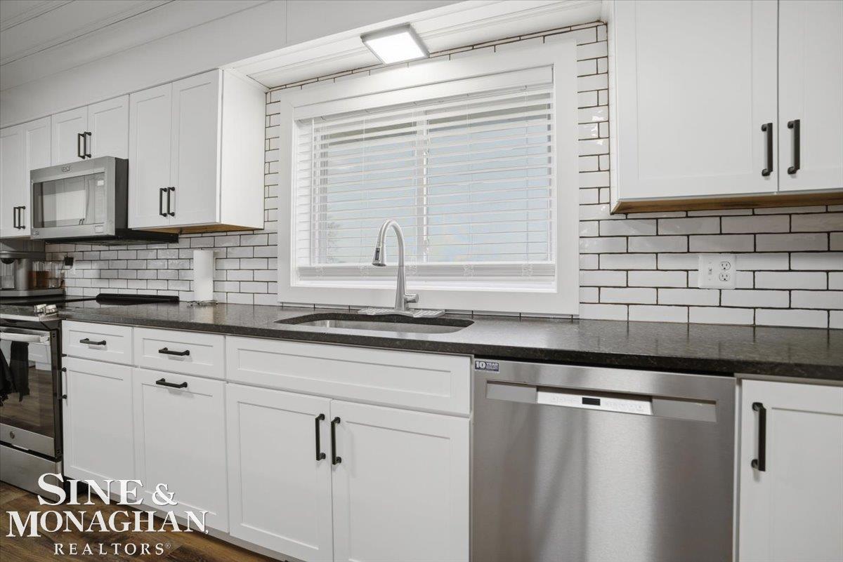 East China, MI, 48054