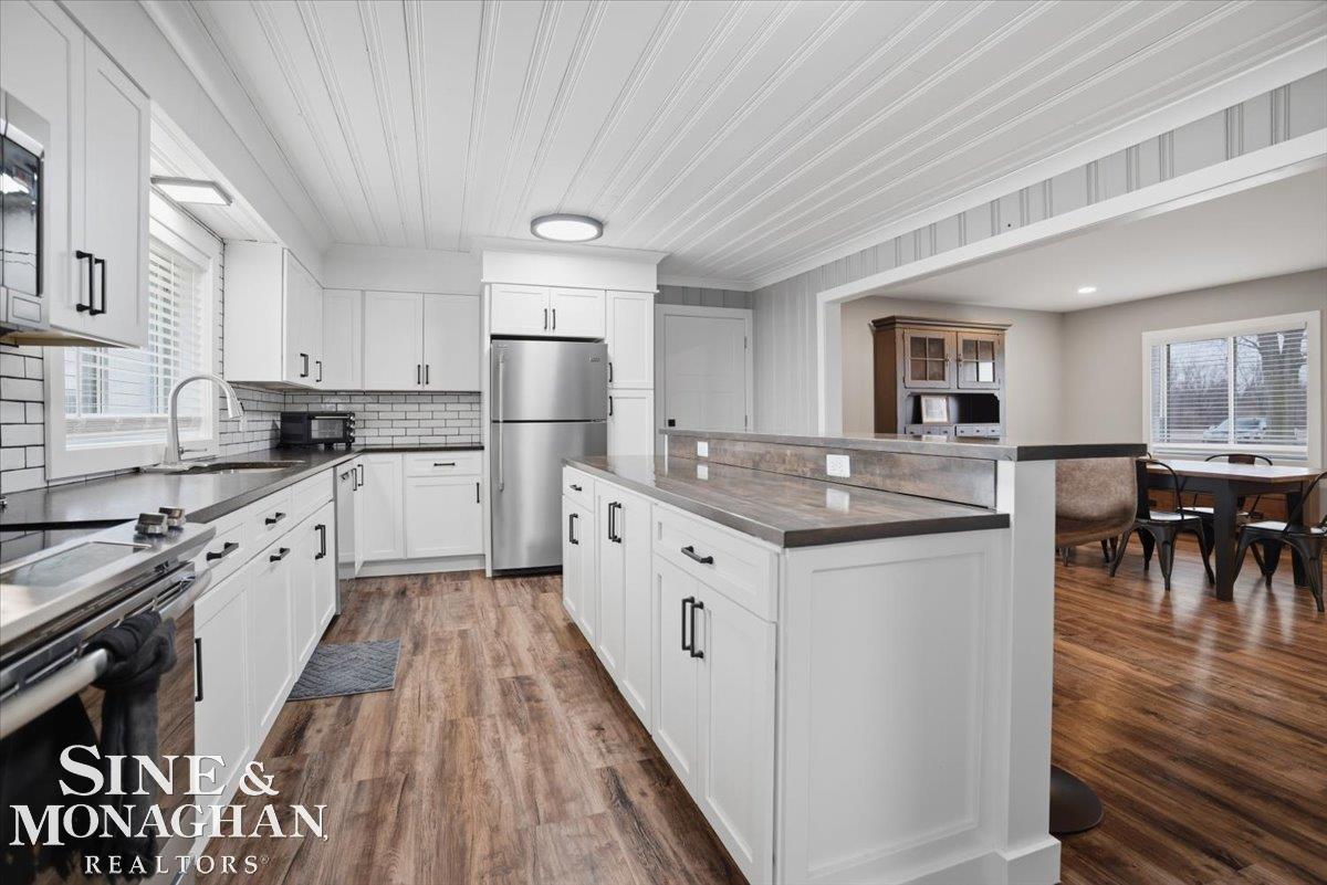 East China, MI, 48054