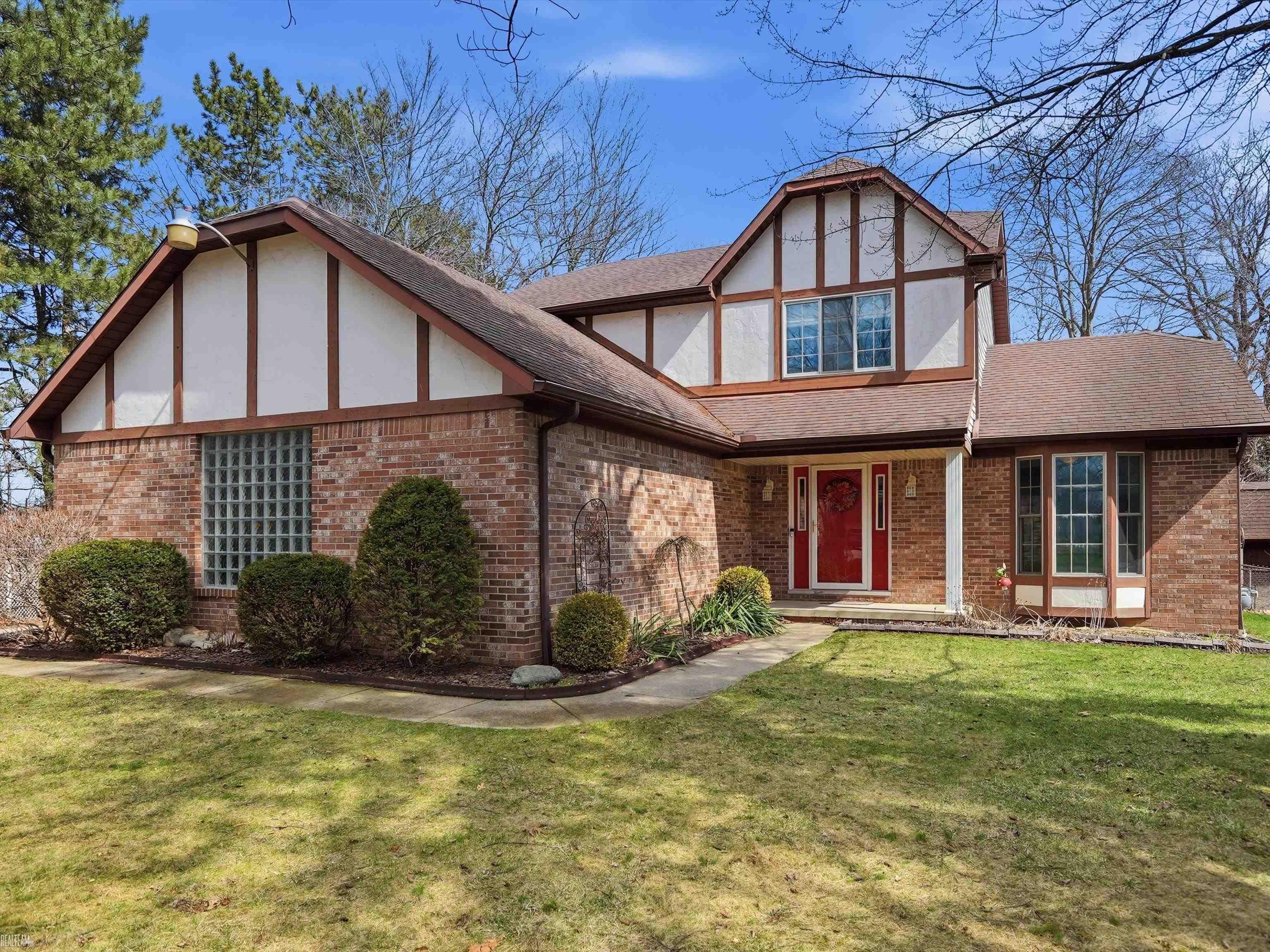 150 Wilson Avenue, Commerce Twp, MI, 48017 2324