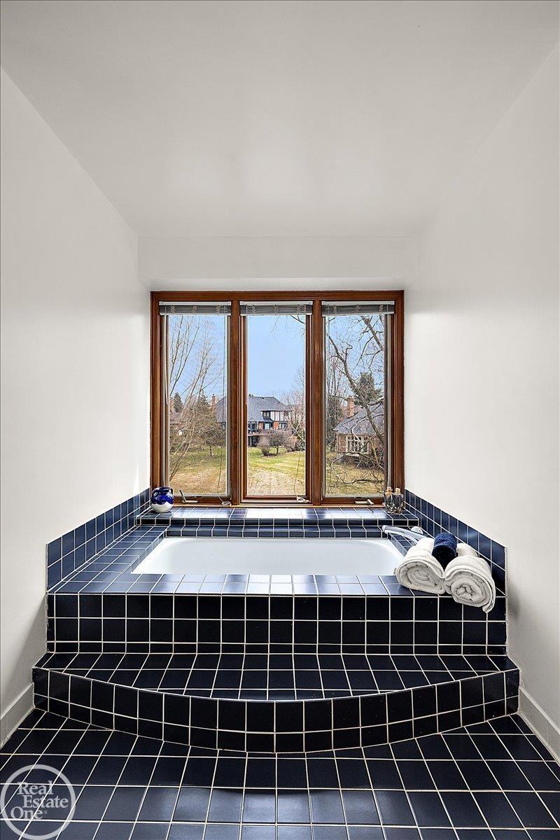 54168 Overbrook Court, Shelby Twp, MI, 48316-1300