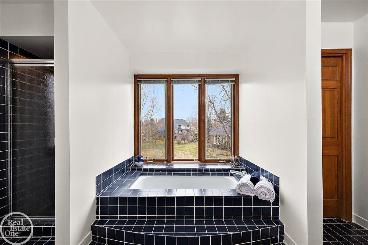 54168 Overbrook Court, Shelby Twp, MI, 48316-1300