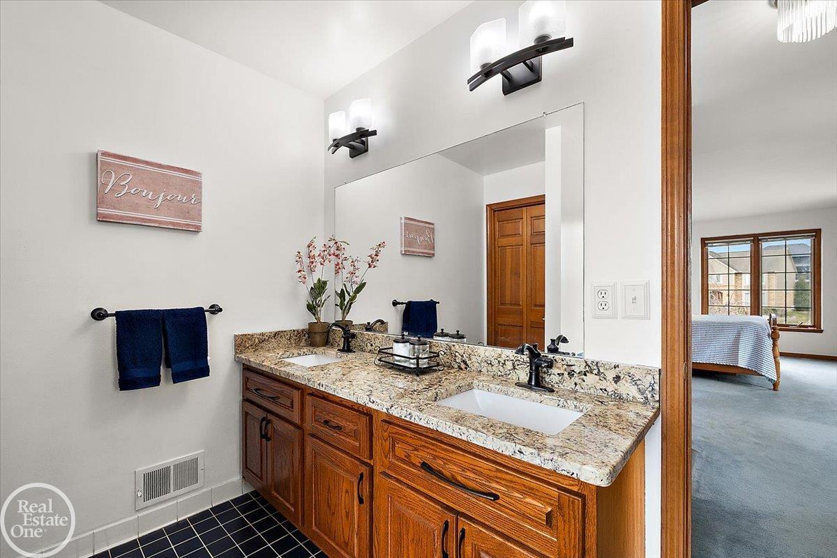 54168 Overbrook Court, Shelby Twp, MI, 48316-1300