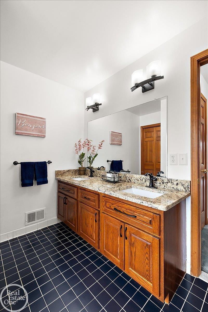 54168 Overbrook Court, Shelby Twp, MI, 48316-1300