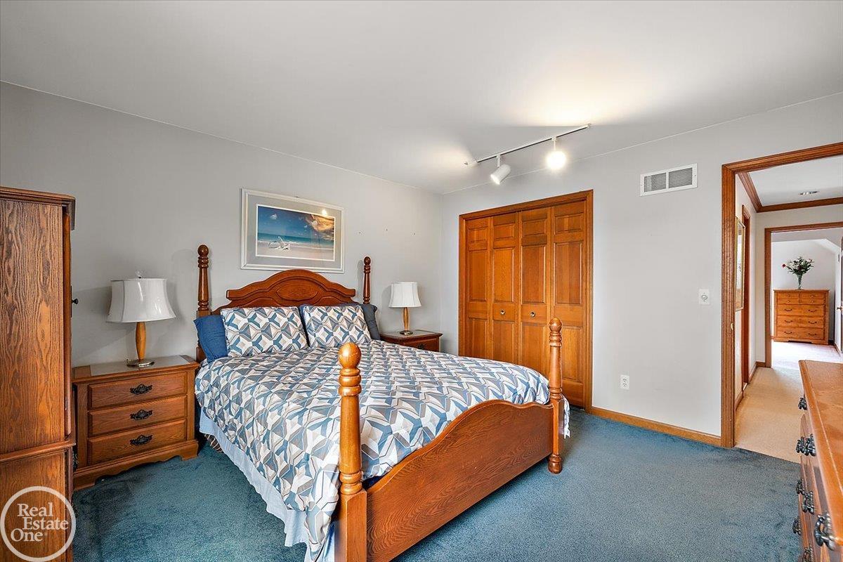 54168 Overbrook Court, Shelby Twp, MI, 48316-1300