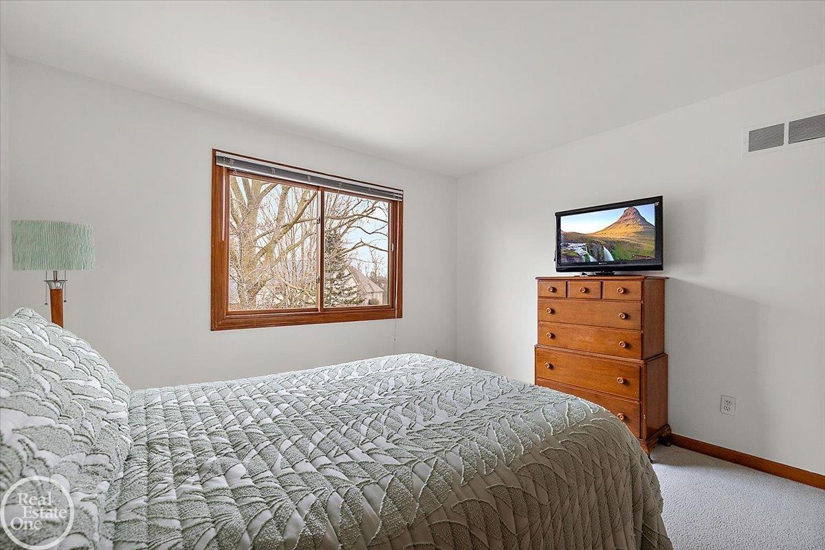 54168 Overbrook Court, Shelby Twp, MI, 48316-1300