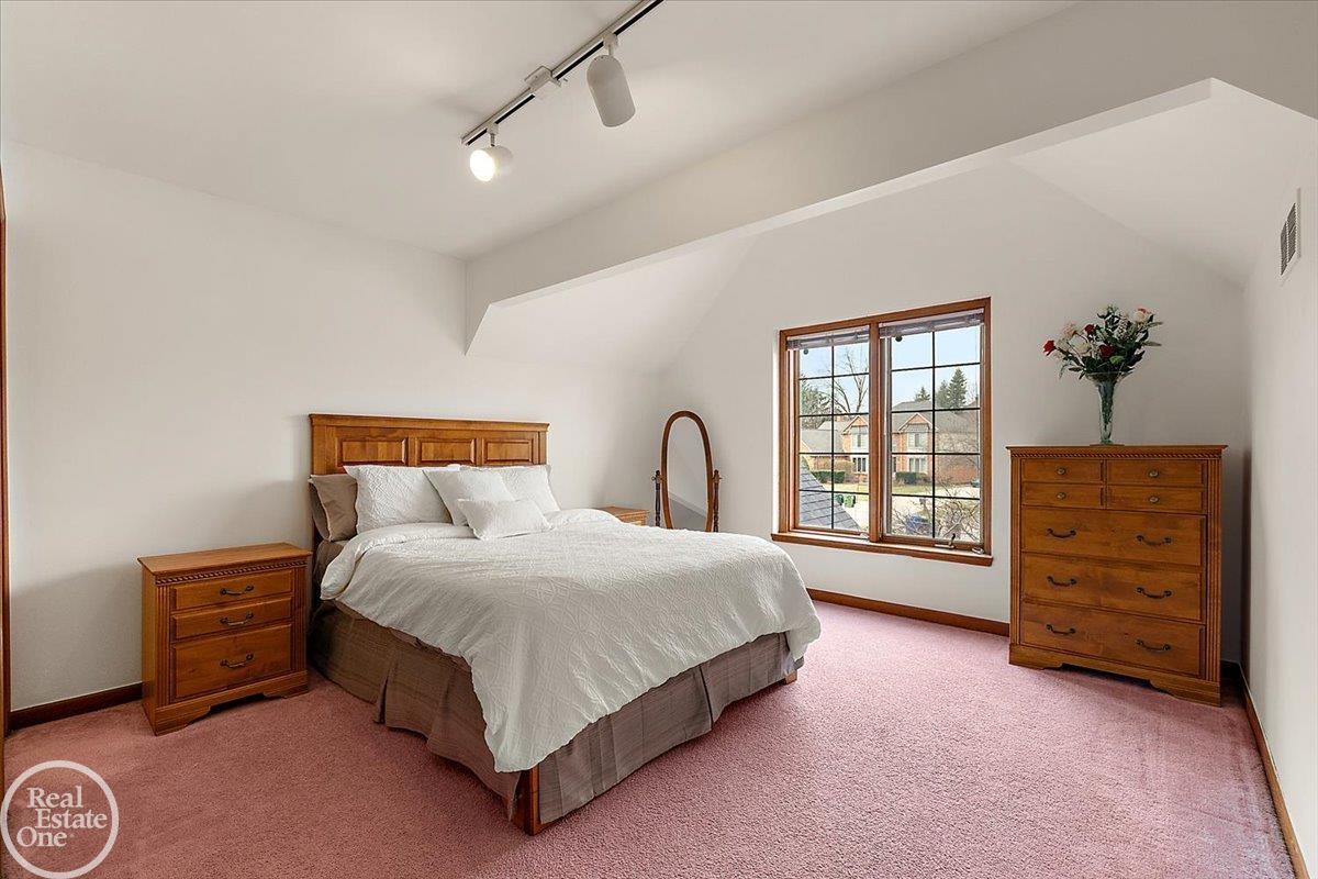 54168 Overbrook Court, Shelby Twp, MI, 48316-1300