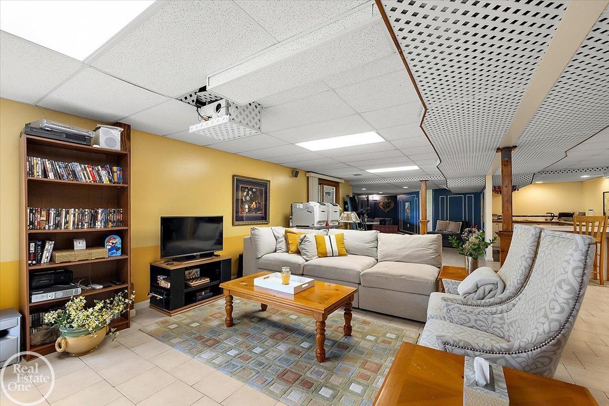 54168 Overbrook Court, Shelby Twp, MI, 48316-1300