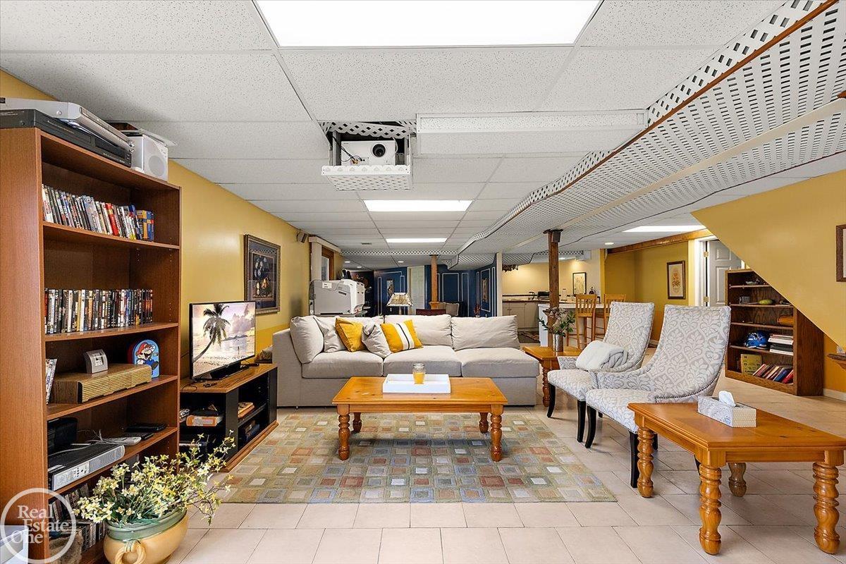 54168 Overbrook Court, Shelby Twp, MI, 48316-1300