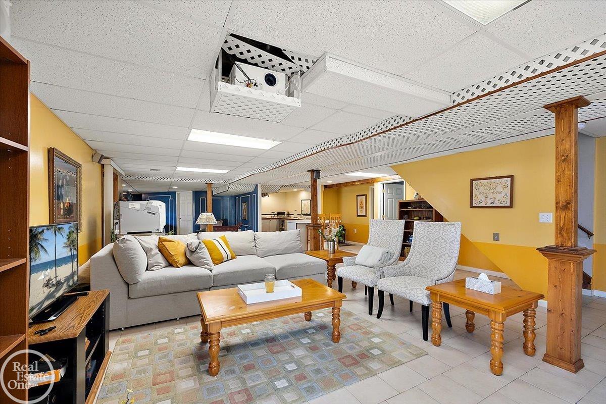 54168 Overbrook Court, Shelby Twp, MI, 48316-1300