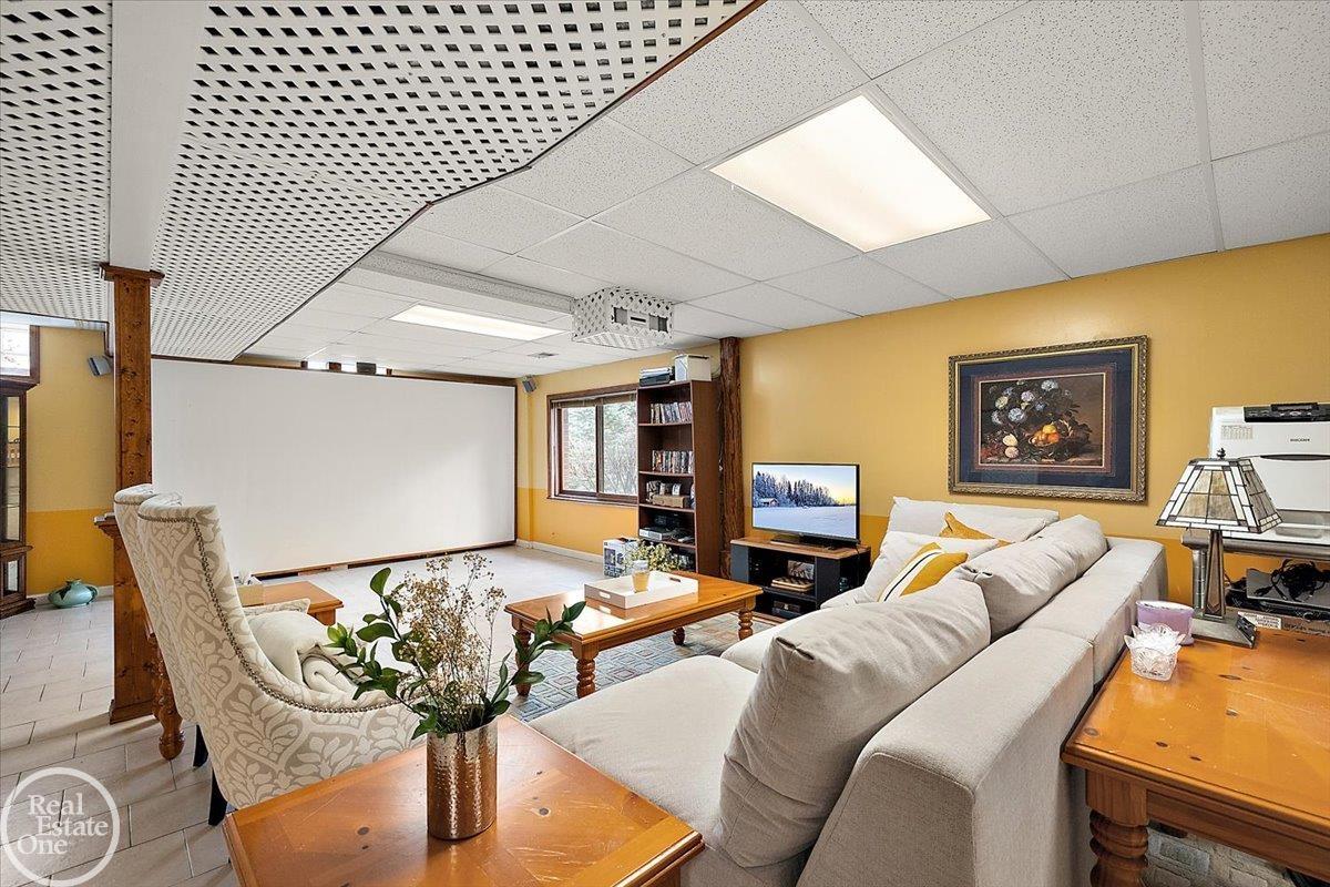 54168 Overbrook Court, Shelby Twp, MI, 48316-1300