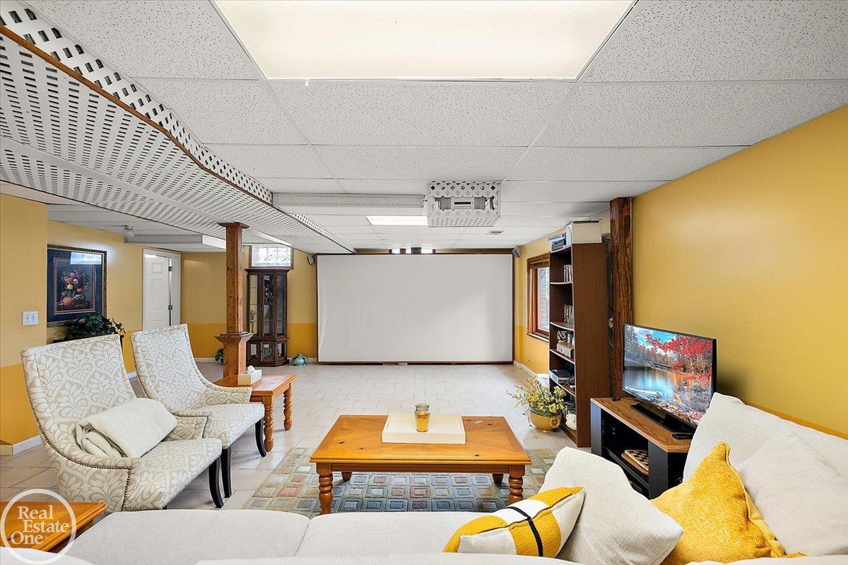 54168 Overbrook Court, Shelby Twp, MI, 48316-1300