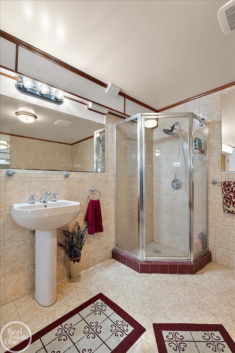 54168 Overbrook Court, Shelby Twp, MI, 48316-1300