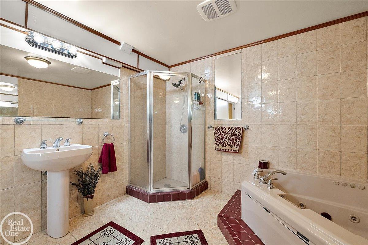 54168 Overbrook Court, Shelby Twp, MI, 48316-1300