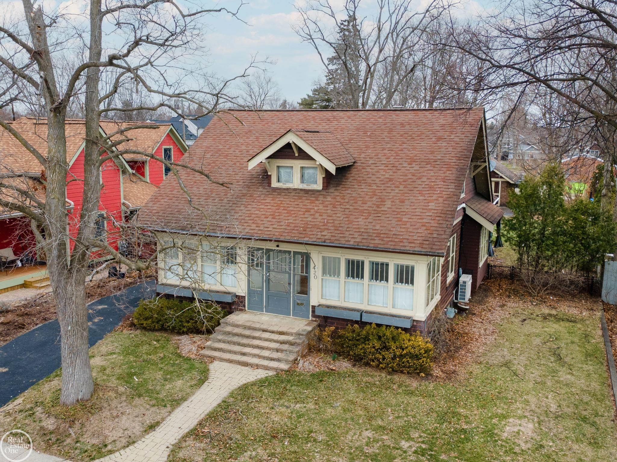 420 W 2nd ST