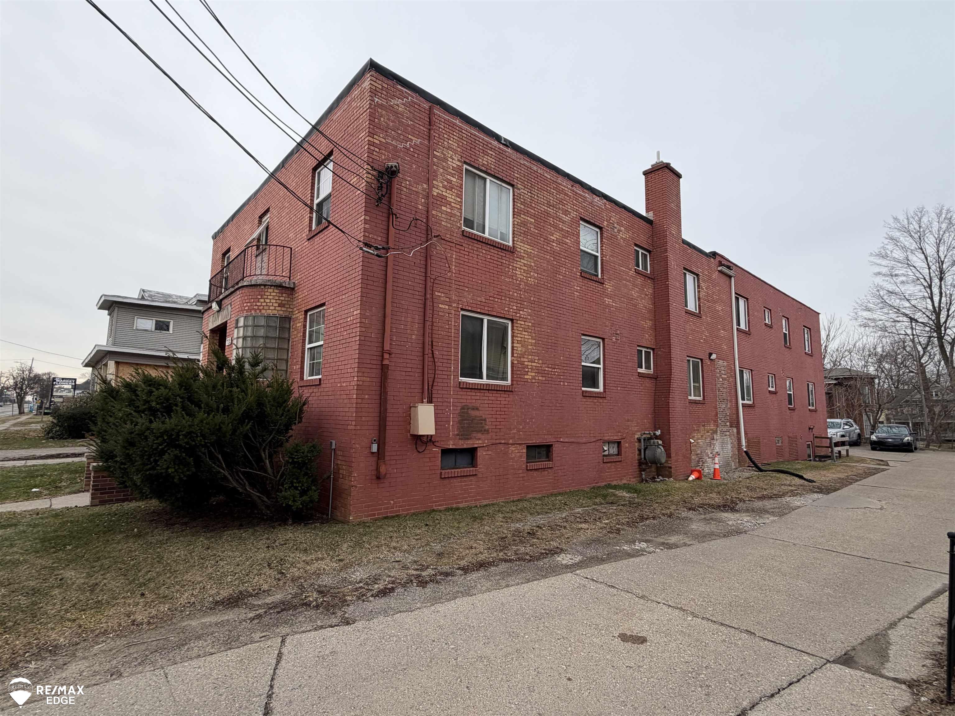 Photo 2 of Multi family home for sale at 712 S Grand Traverse St, Flint City Genesee, MI 48502 | MLS# 5050202431 | Listing updated on 2026-09-17