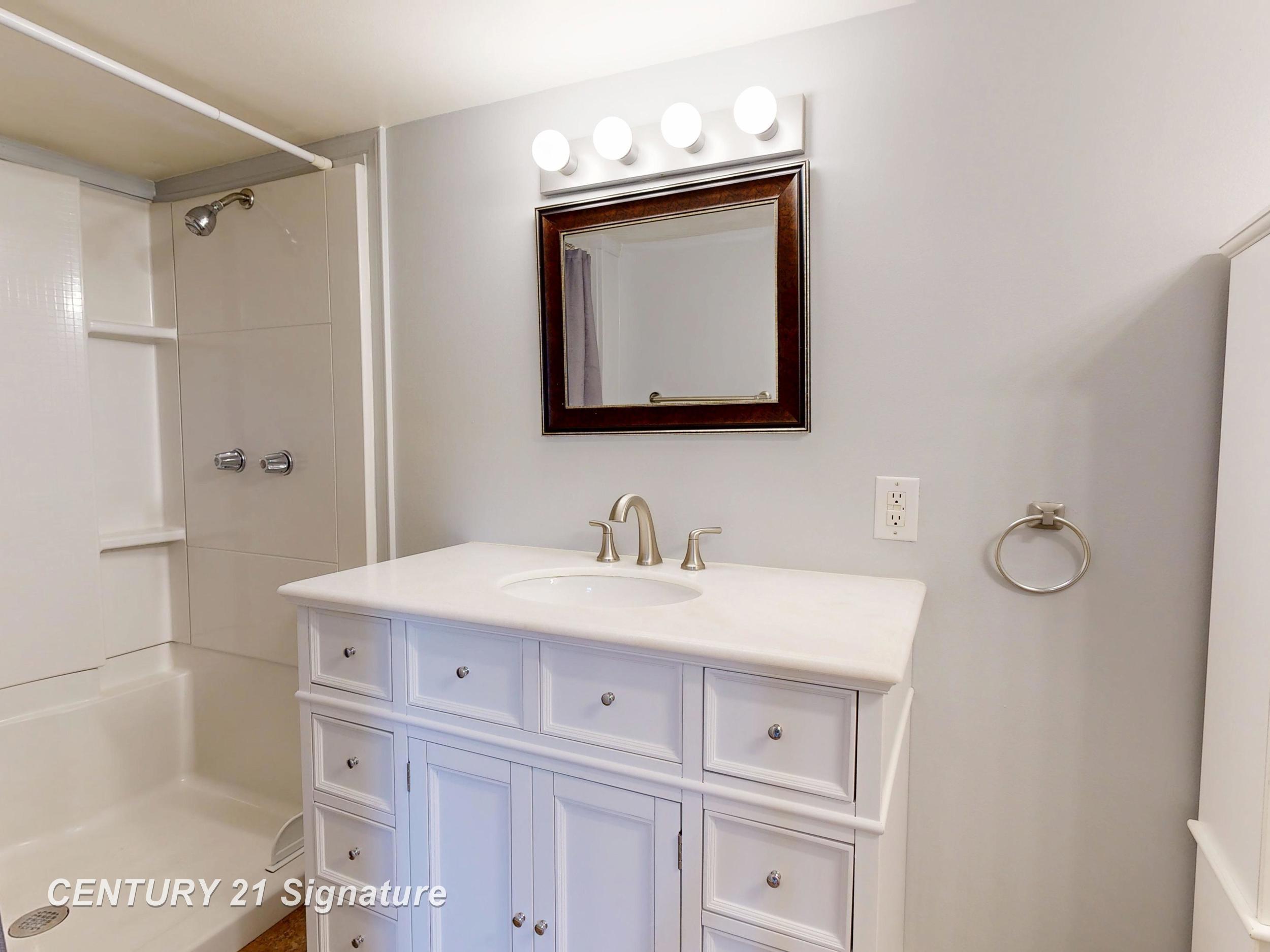 2201 N Berkshire Drive, Saginaw, MI, 48603