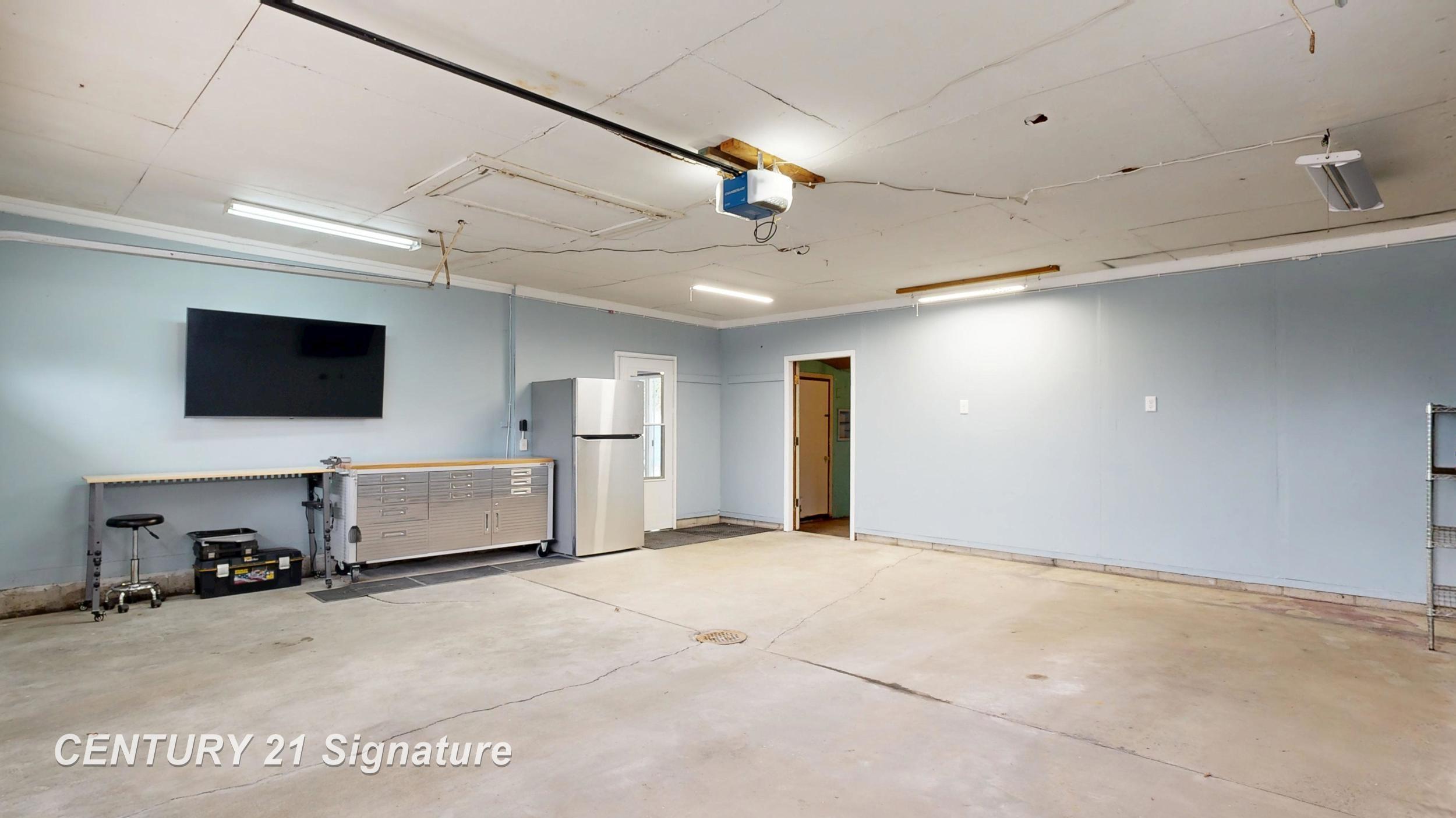 2201 N Berkshire Drive, Saginaw, MI, 48603