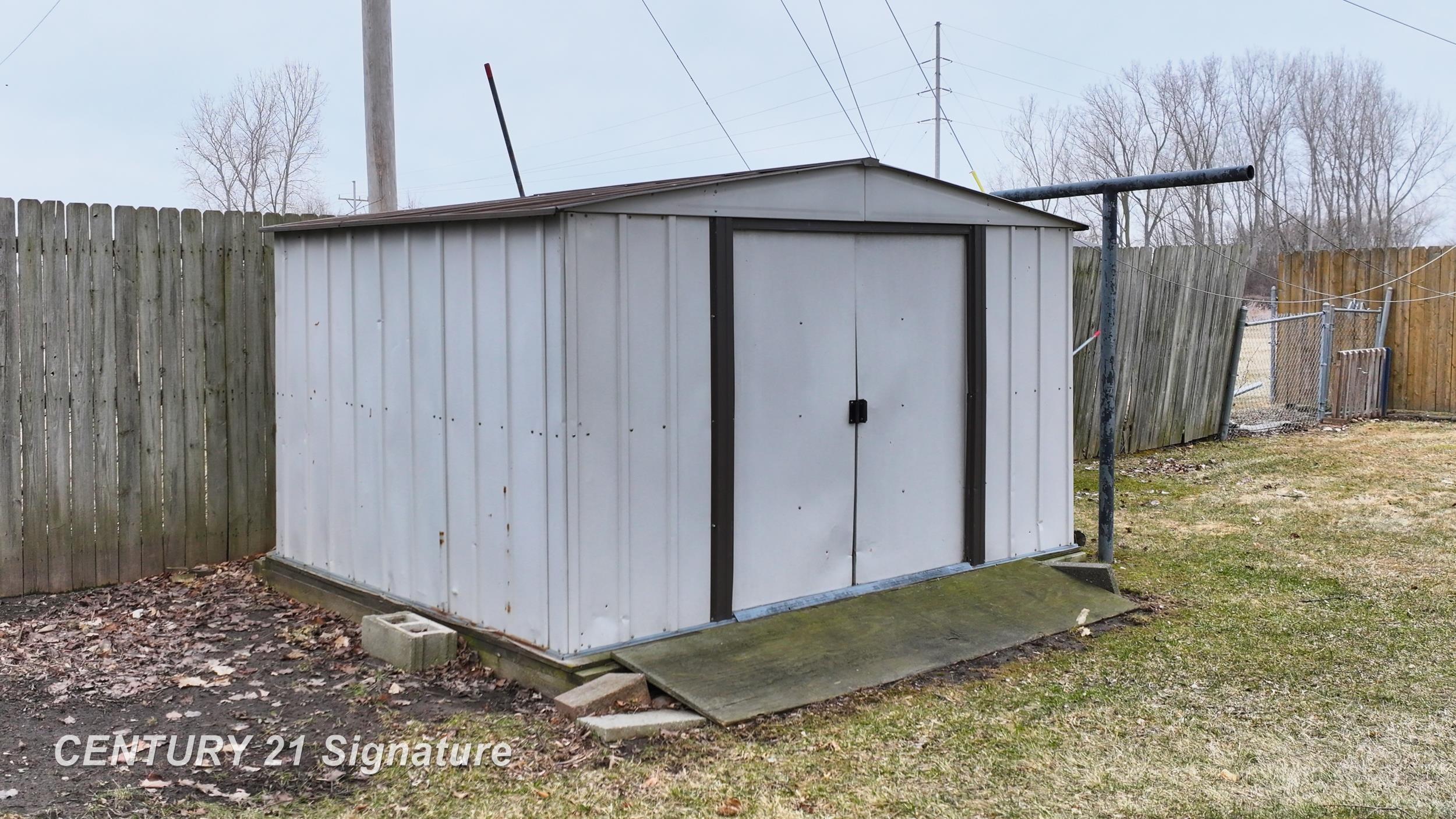 2201 N Berkshire Drive, Saginaw, MI, 48603