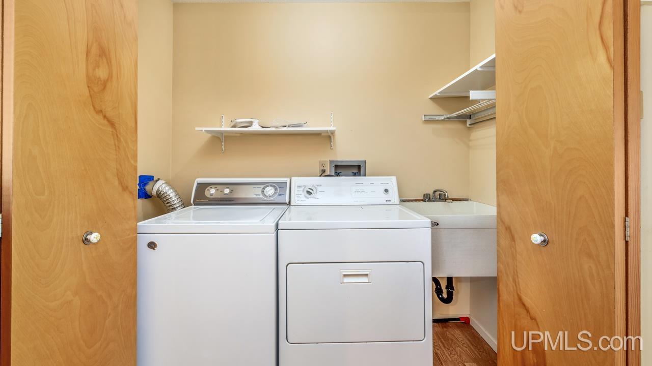 2000 Lake Shore UNIT&nbsp;N Drive, Gladstone, MI, 49837