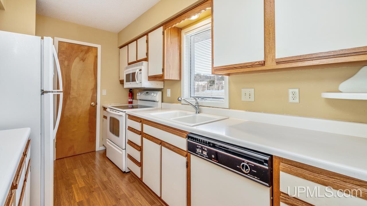 2000 Lake Shore UNIT&nbsp;N Drive, Gladstone, MI, 49837