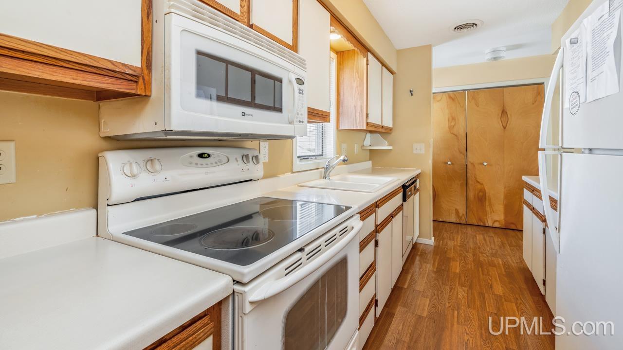 2000 Lake Shore UNIT&nbsp;N Drive, Gladstone, MI, 49837