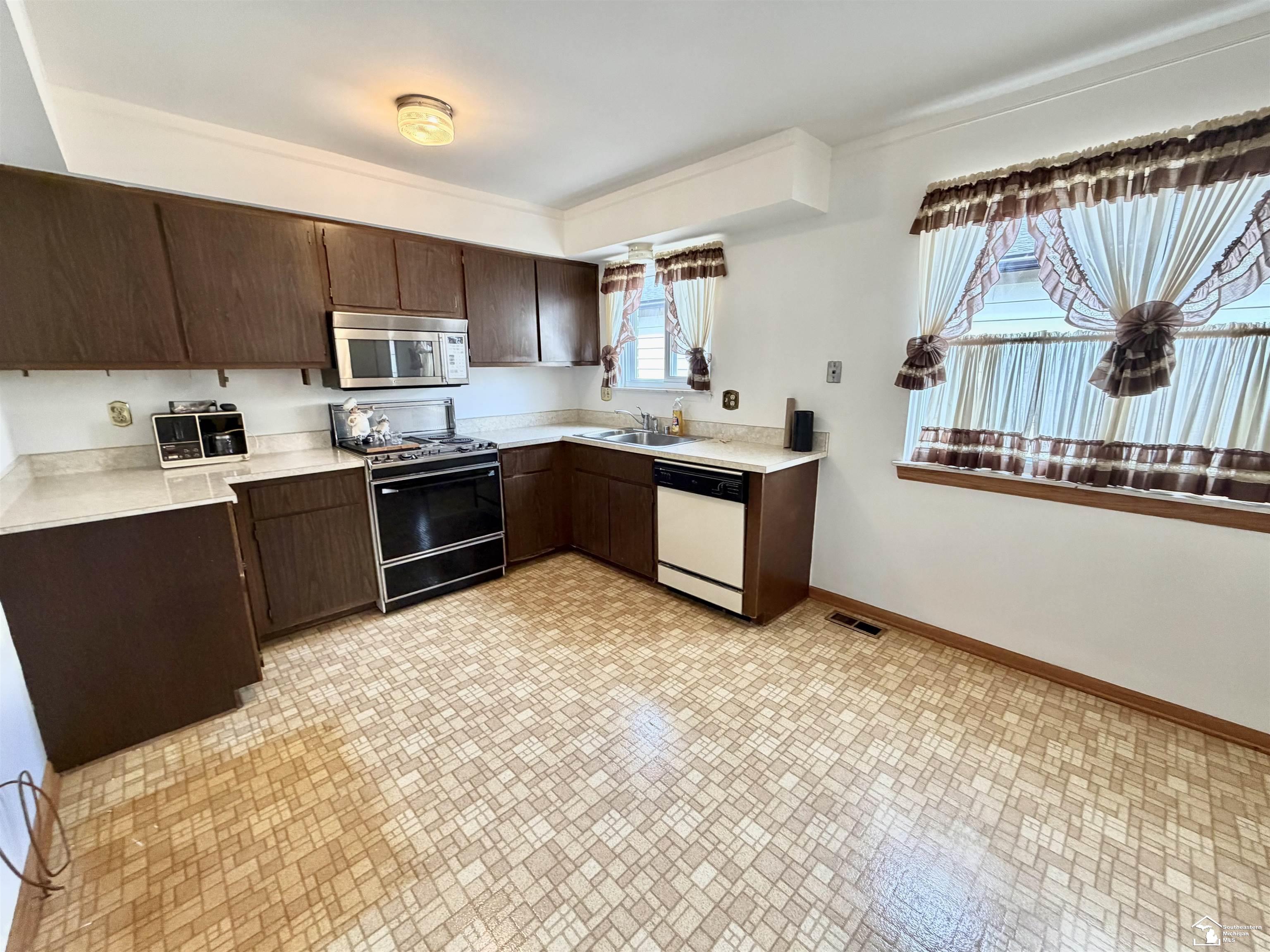 25920 Reeck Road, Trenton, MI, 48183