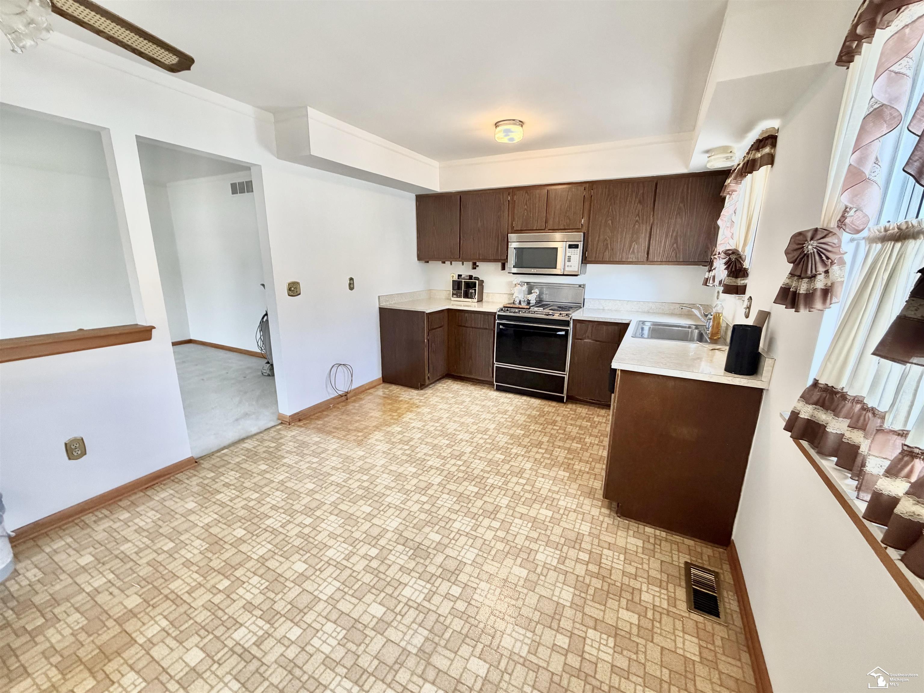 25920 Reeck Road, Trenton, MI, 48183