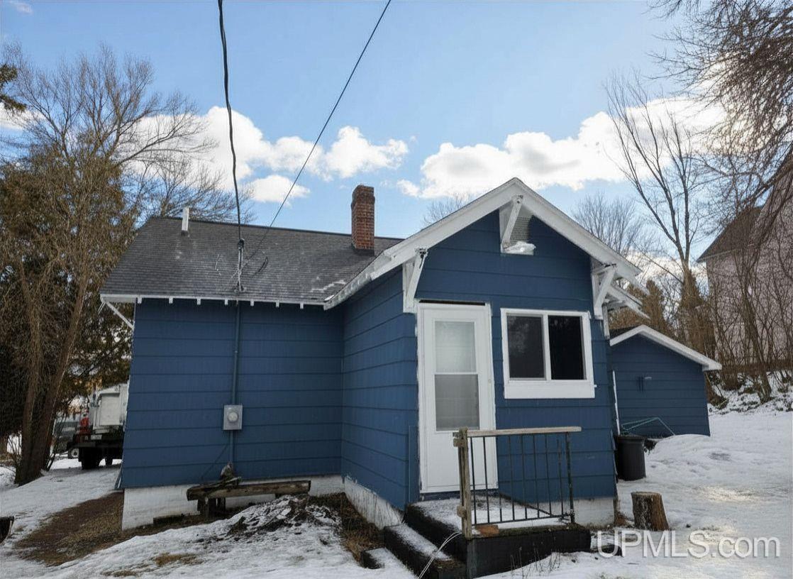 210 Blossom Street, Iron River, MI, 49935