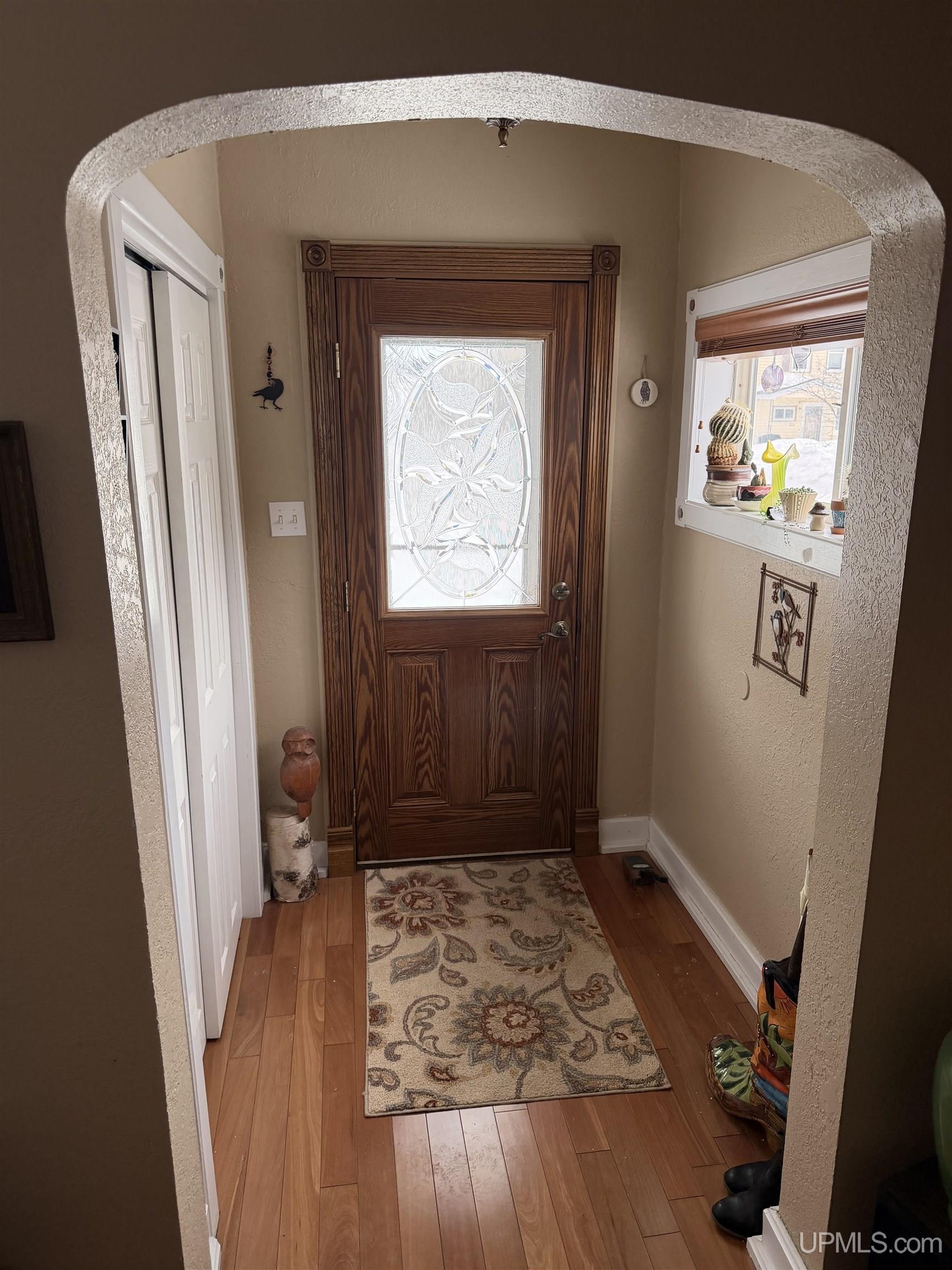 208 E Onota Street, Munising, MI, 49862