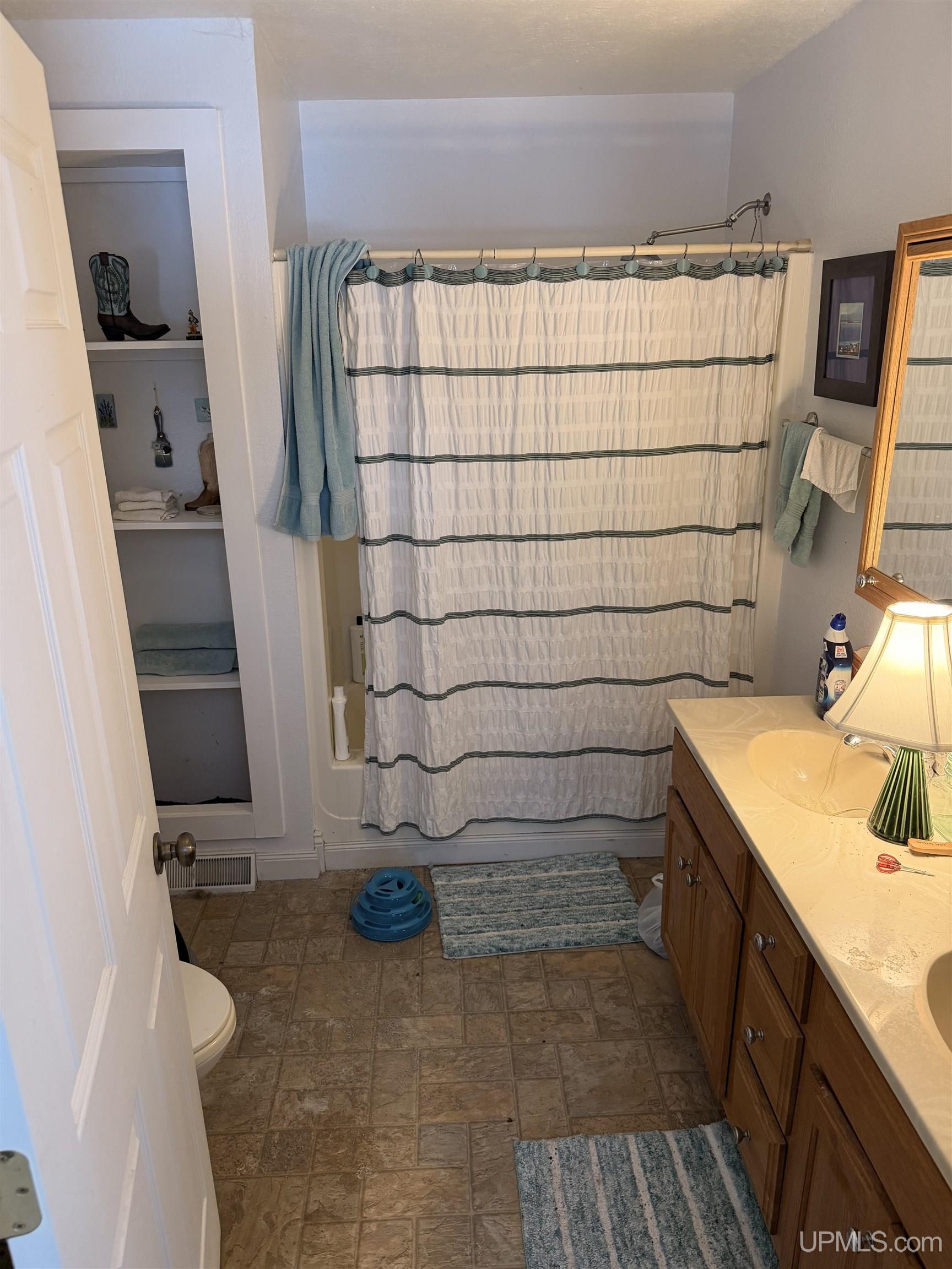 208 E Onota Street, Munising, MI, 49862