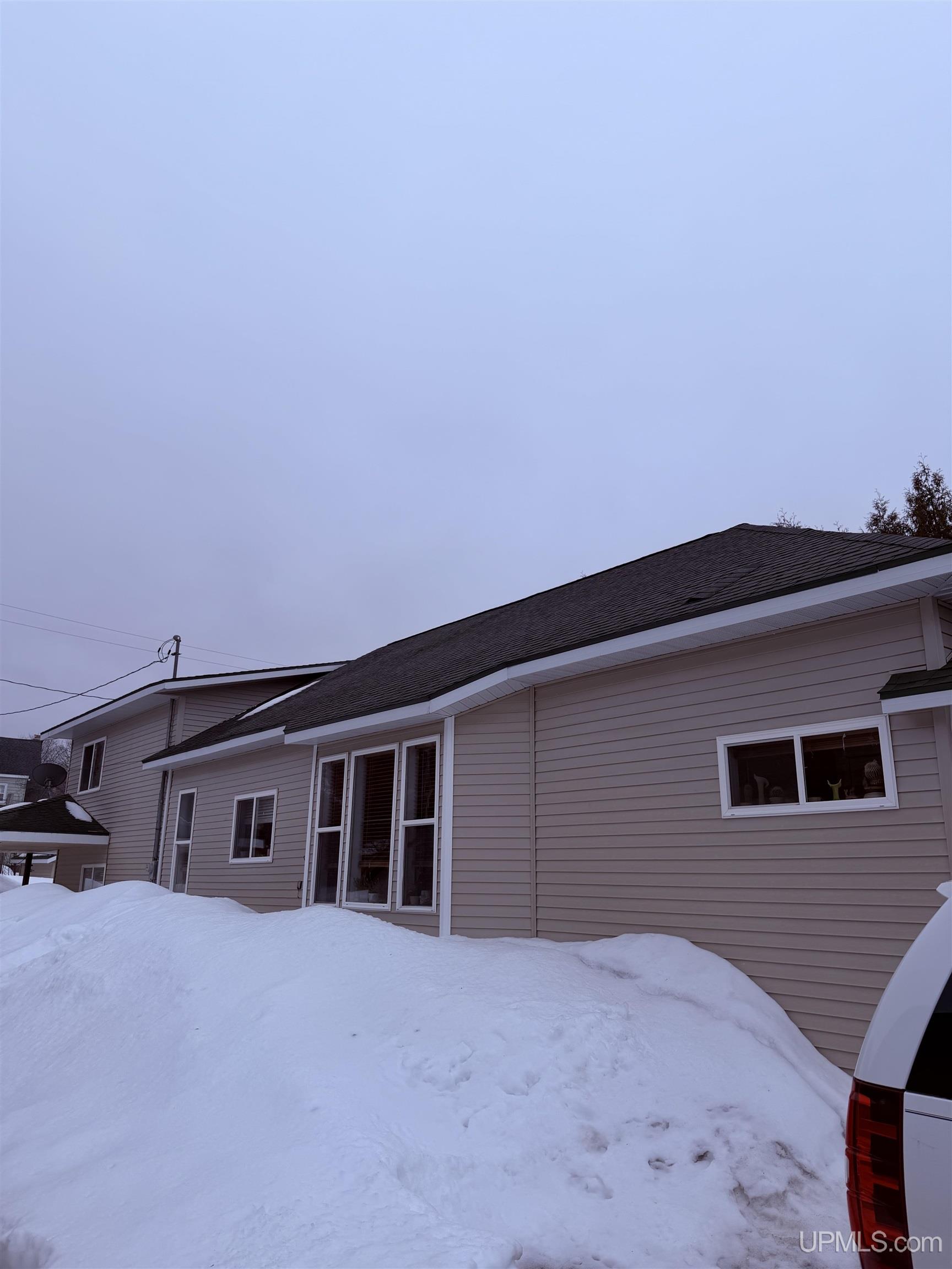 208 E Onota Street, Munising, MI, 49862