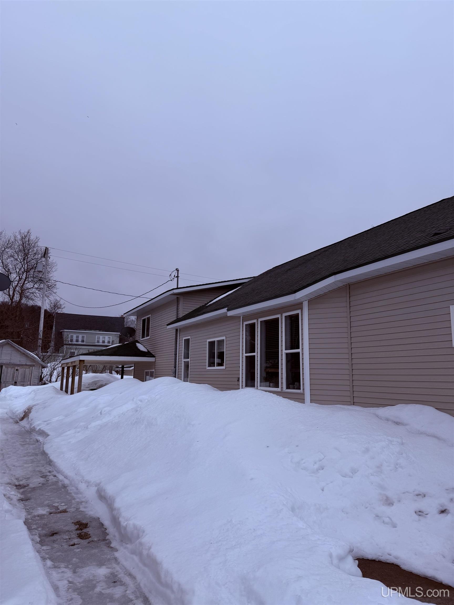 208 E Onota Street, Munising, MI, 49862