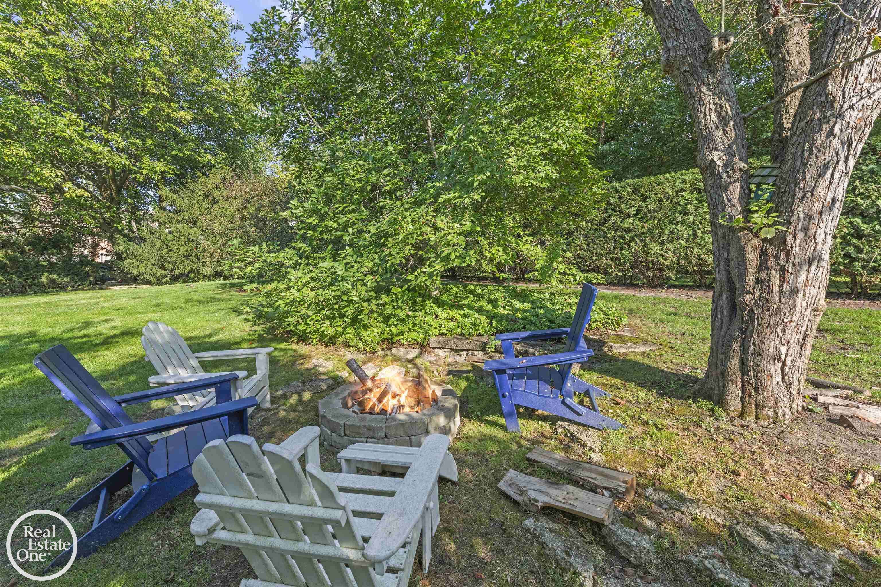 242 Lewiston Road, Grosse Pointe Farms, MI, 48236-3520