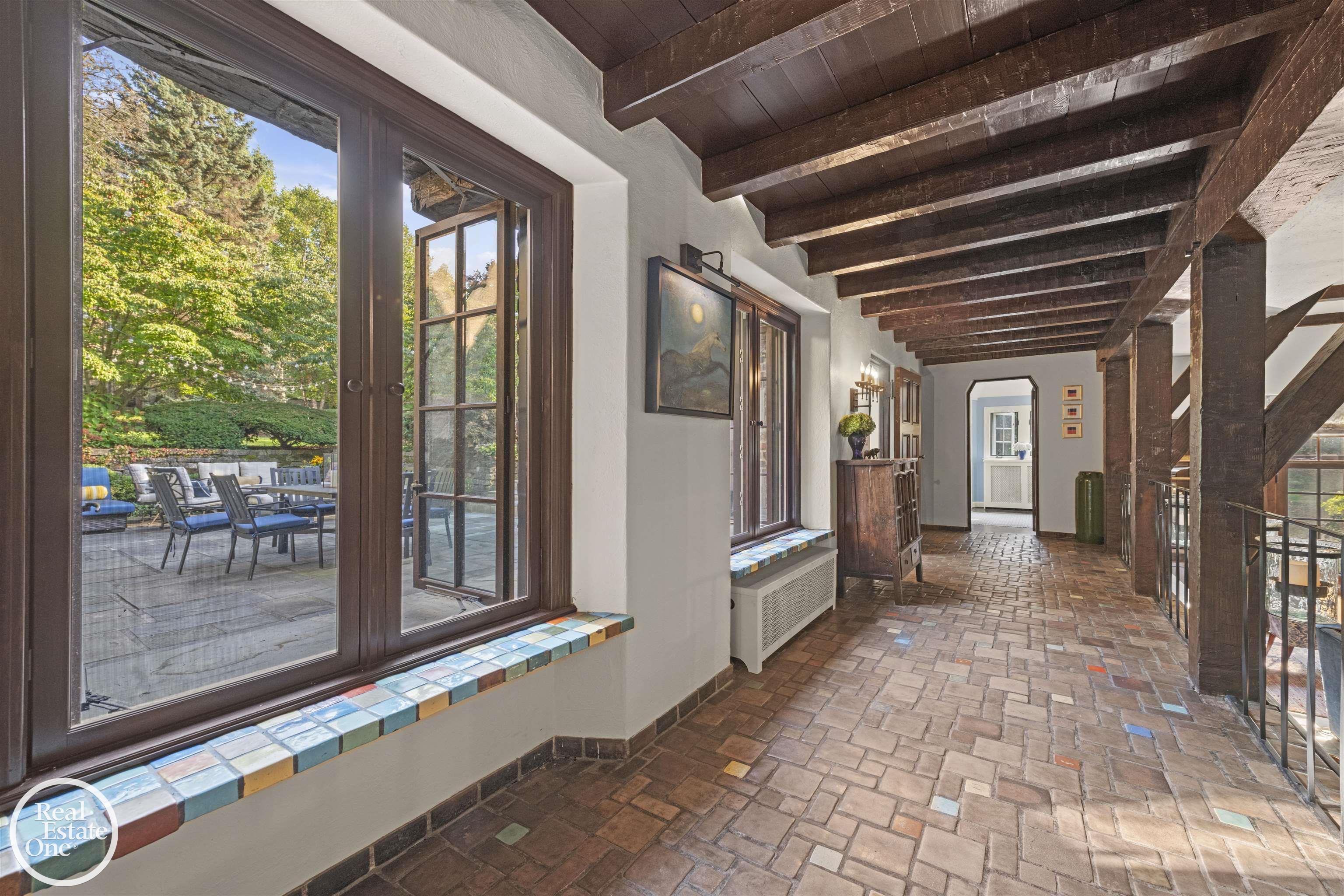 242 Lewiston Road, Grosse Pointe Farms, MI, 48236-3520