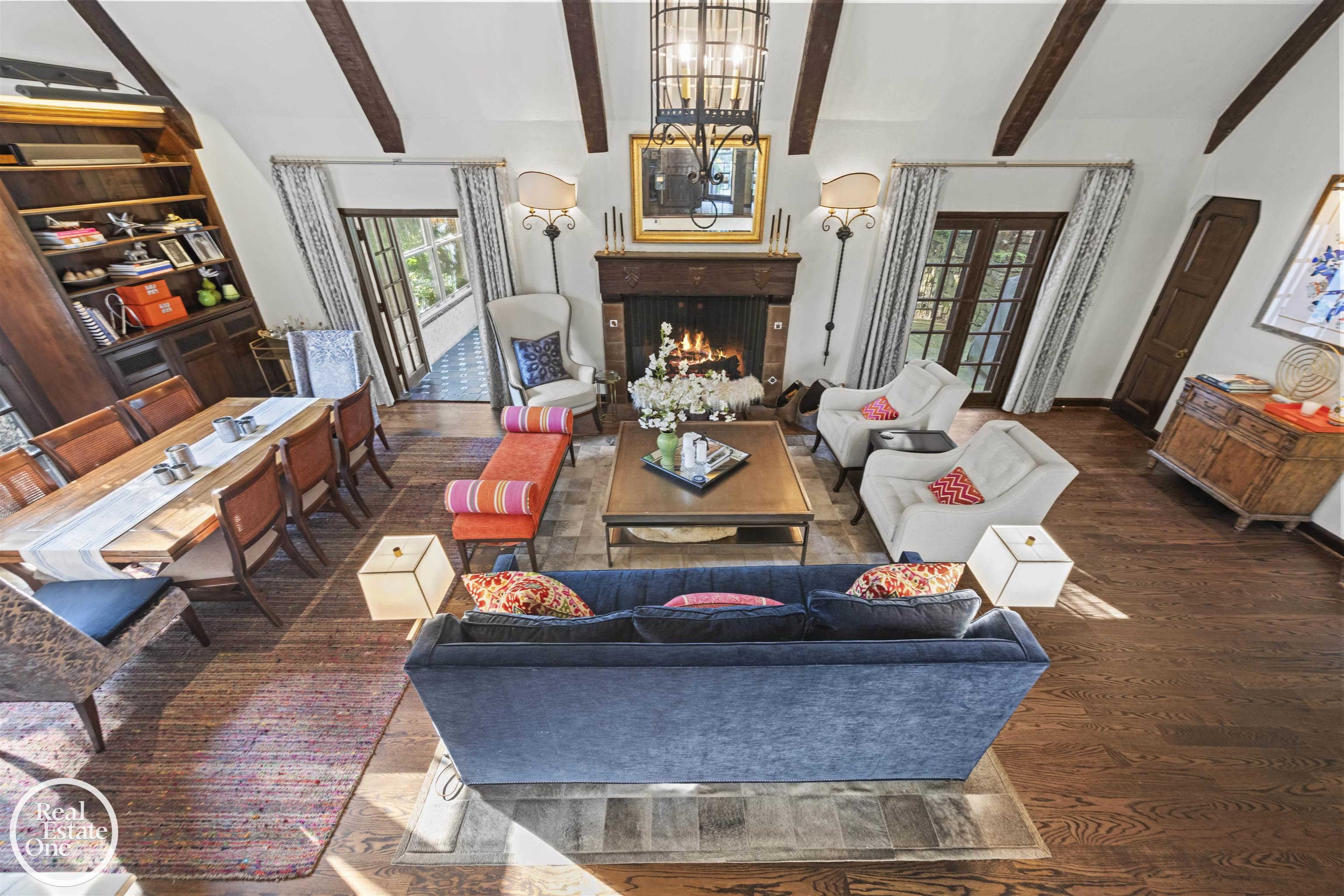 242 Lewiston Road, Grosse Pointe Farms, MI, 48236-3520