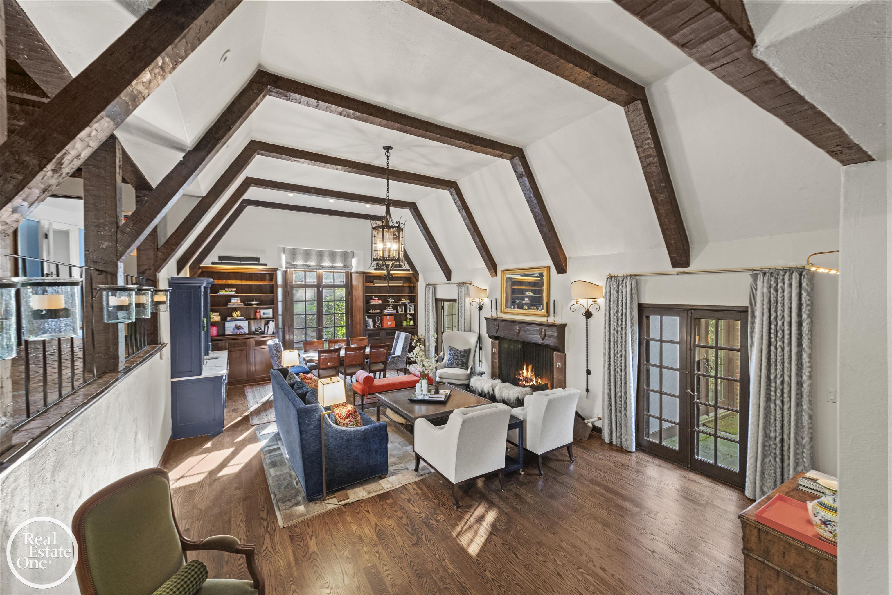 242 Lewiston Road, Grosse Pointe Farms, MI, 48236-3520