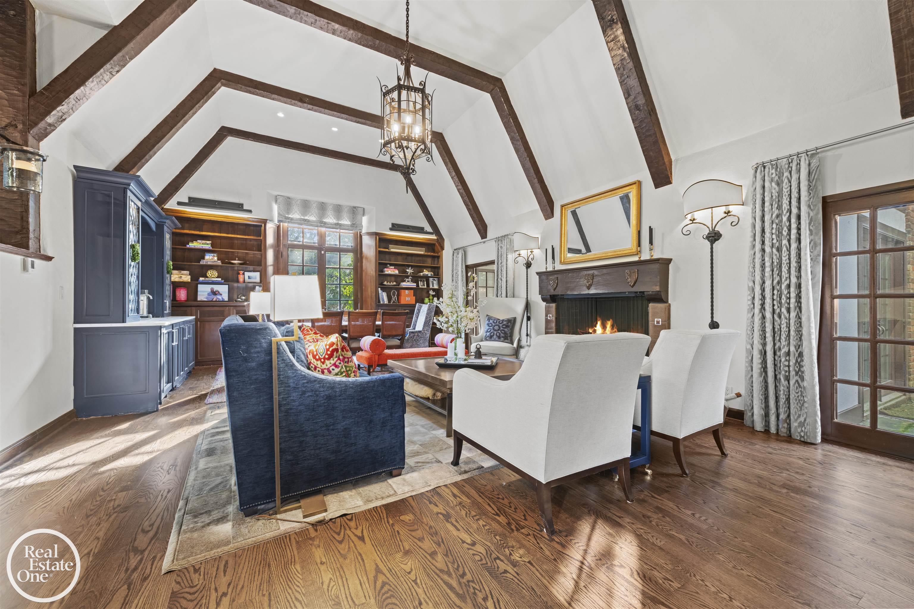 242 Lewiston Road, Grosse Pointe Farms, MI, 48236-3520