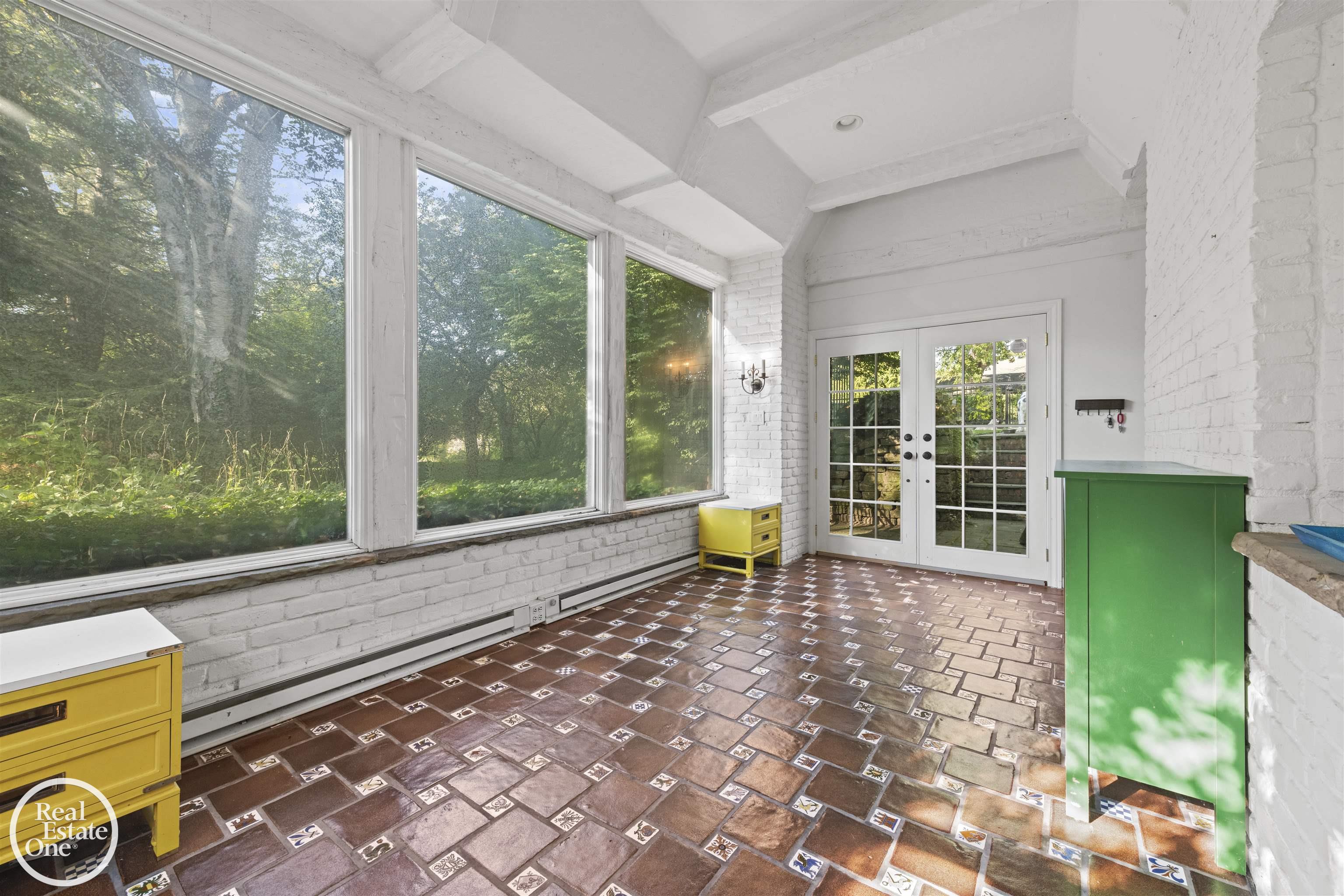 242 Lewiston Road, Grosse Pointe Farms, MI, 48236-3520