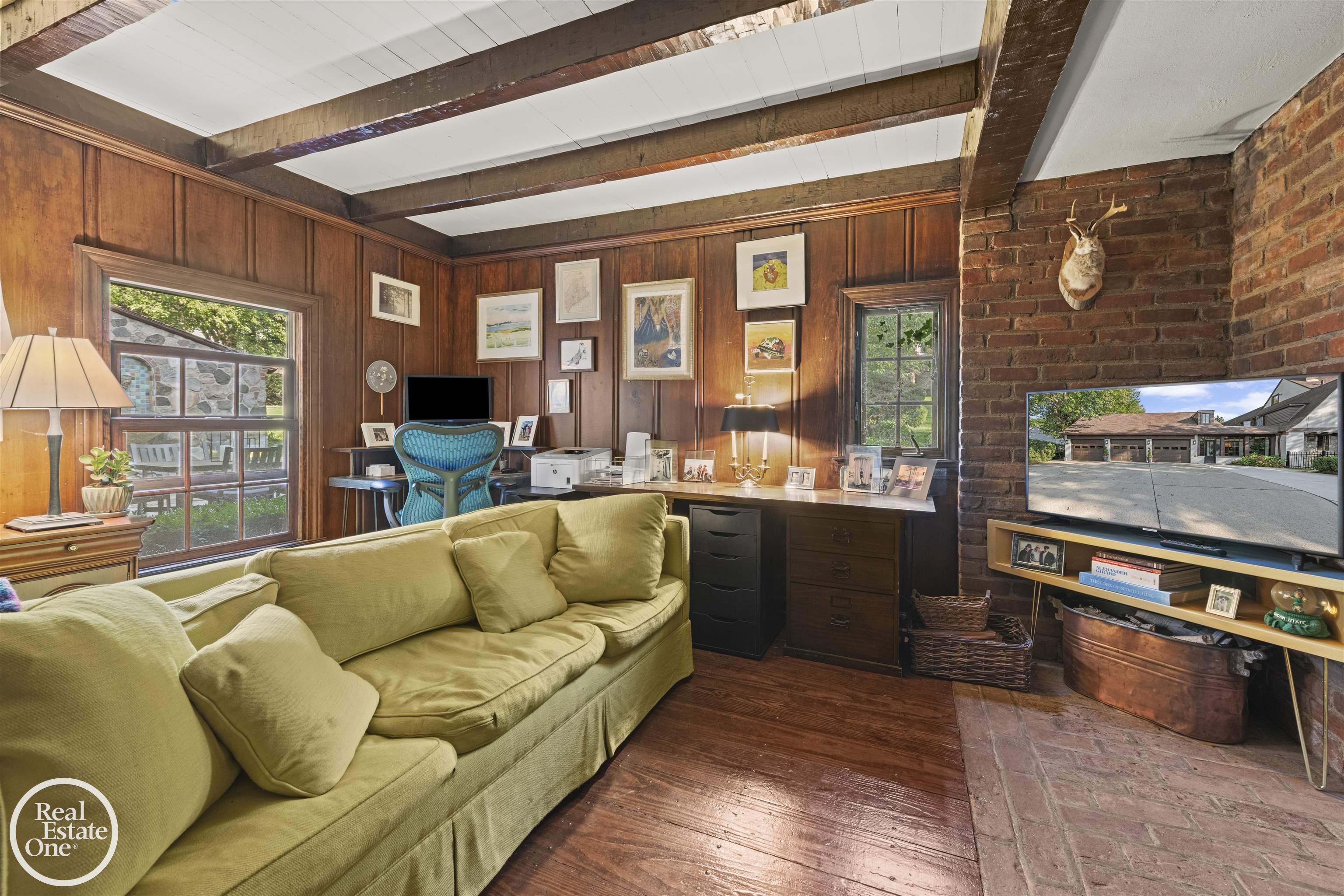 242 Lewiston Road, Grosse Pointe Farms, MI, 48236-3520