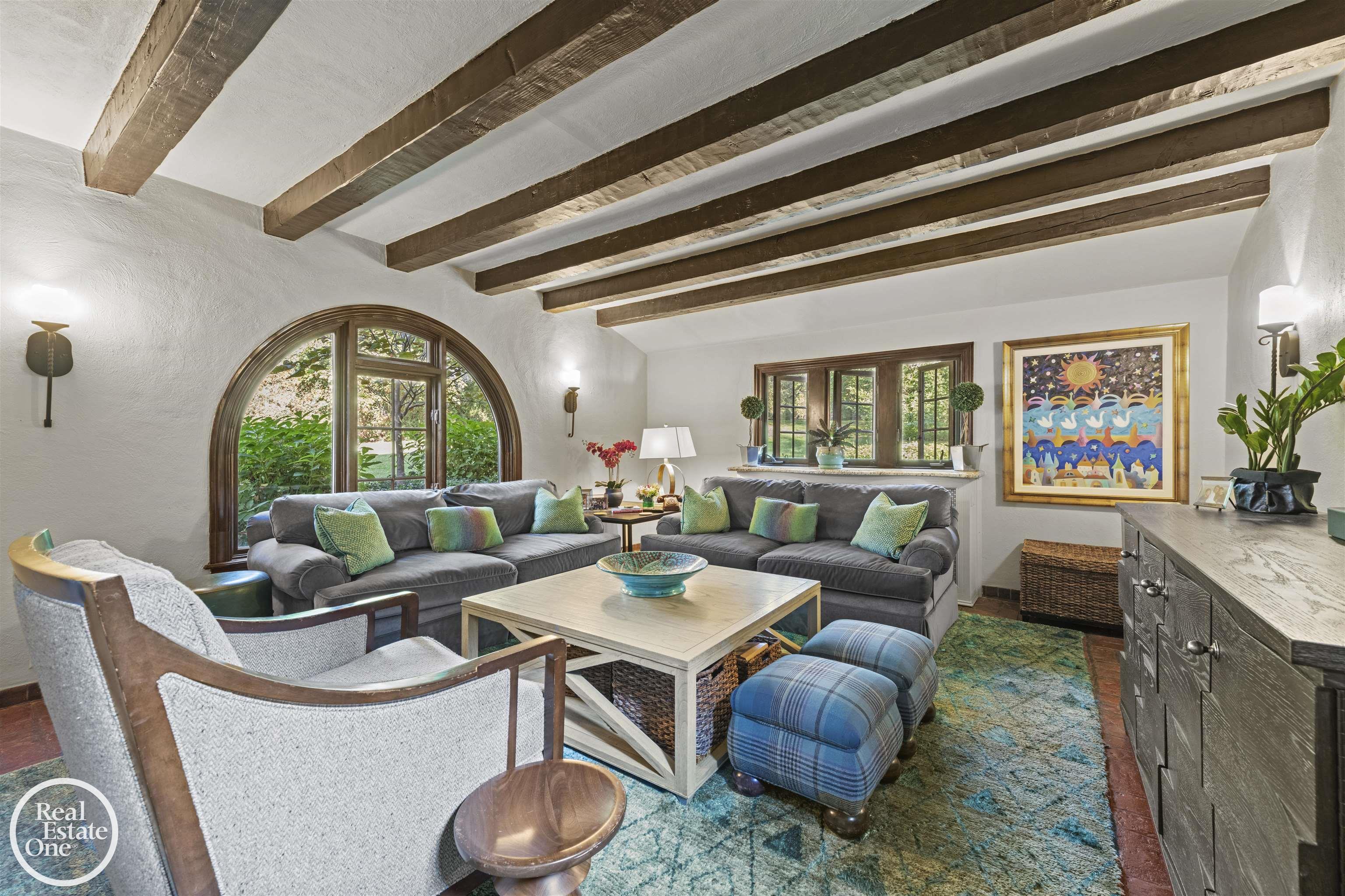 242 Lewiston Road, Grosse Pointe Farms, MI, 48236-3520