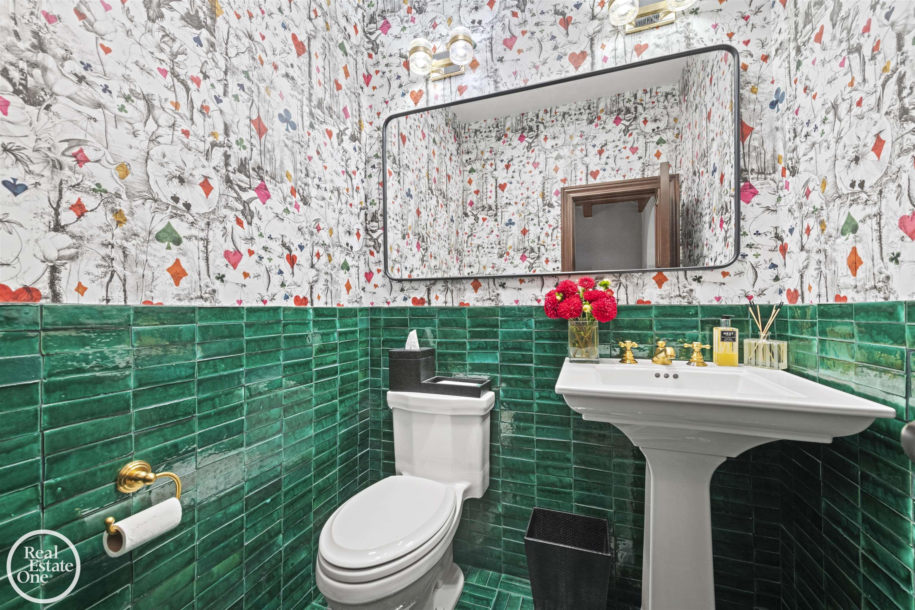 242 Lewiston Road, Grosse Pointe Farms, MI, 48236-3520