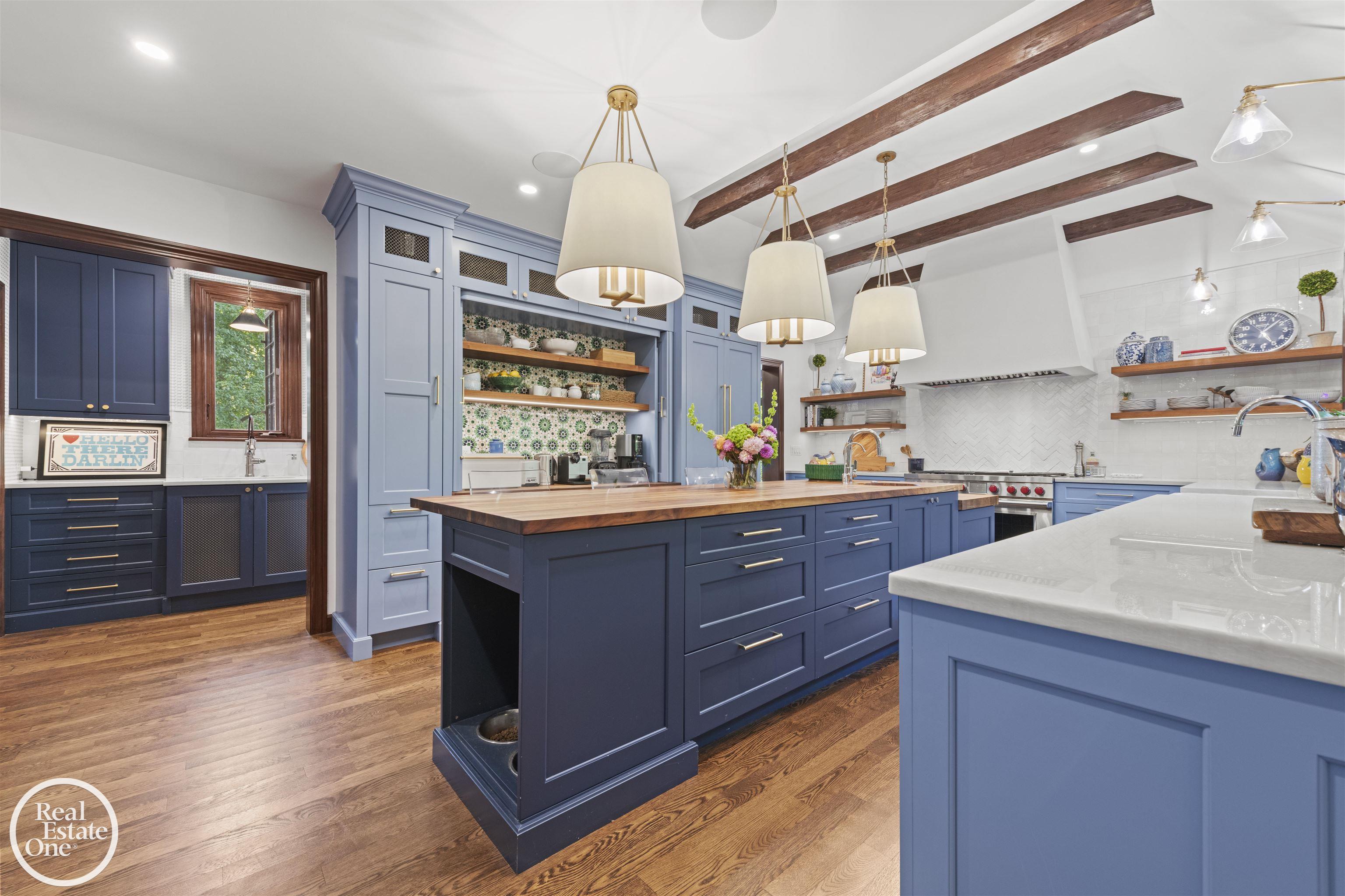 242 Lewiston Road, Grosse Pointe Farms, MI, 48236-3520