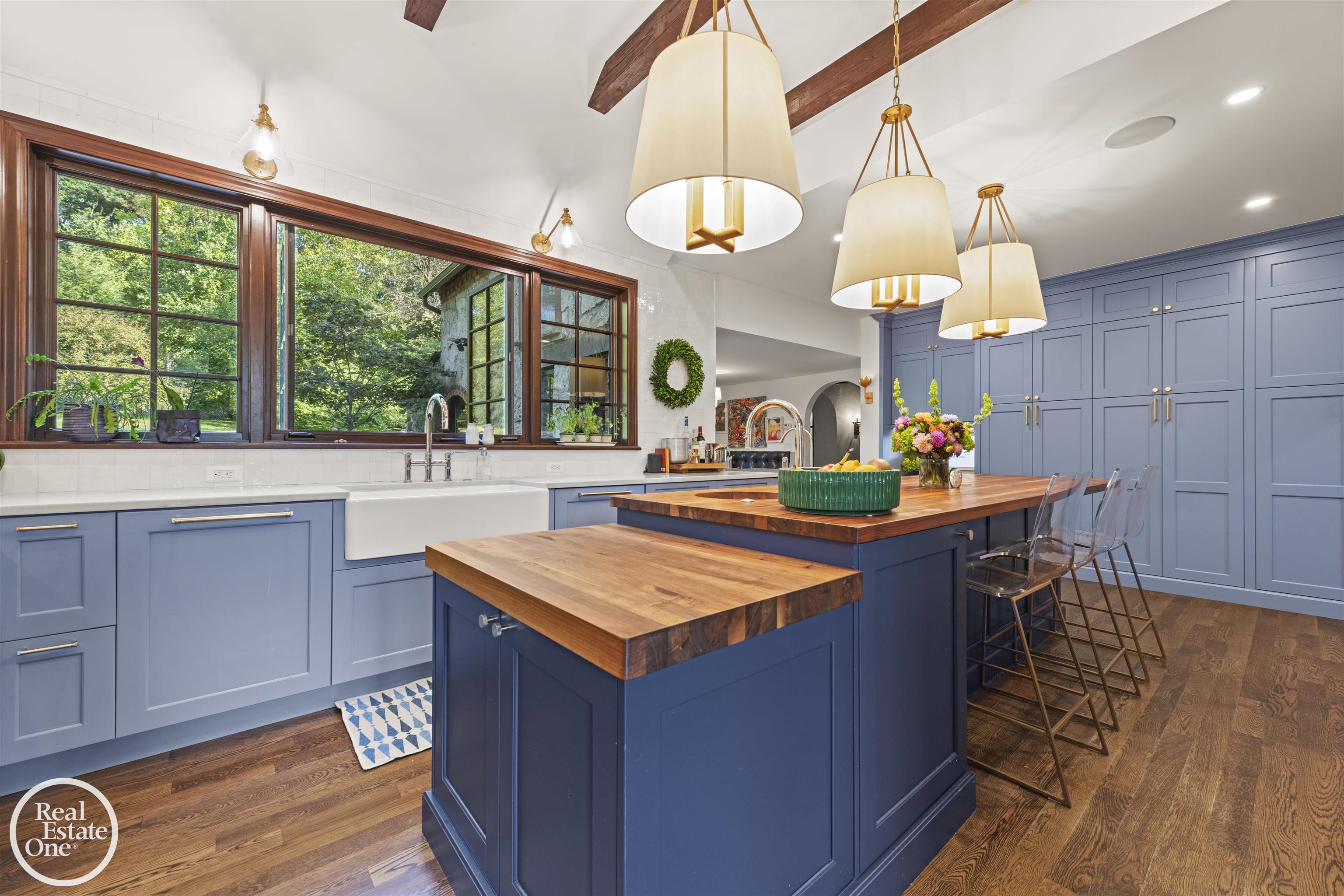 242 Lewiston Road, Grosse Pointe Farms, MI, 48236-3520