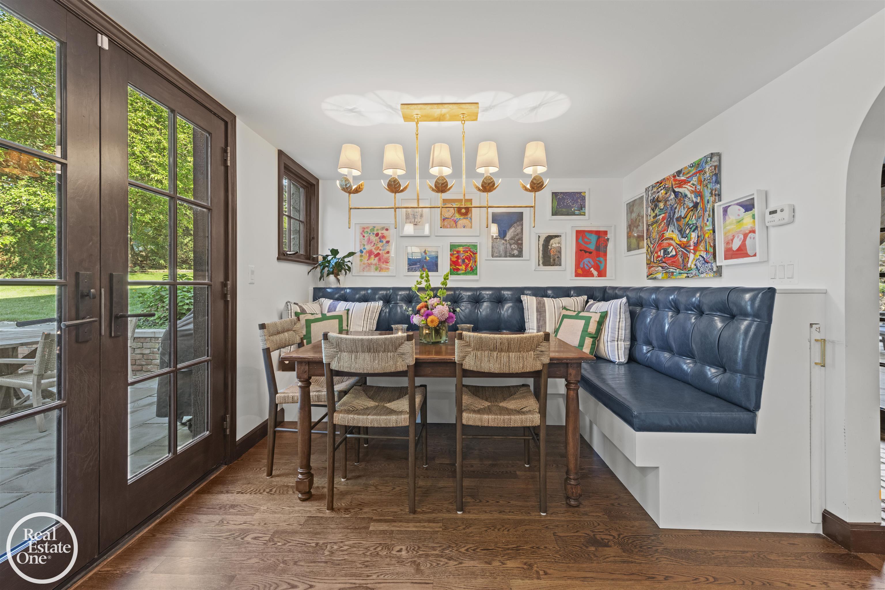 242 Lewiston Road, Grosse Pointe Farms, MI, 48236-3520