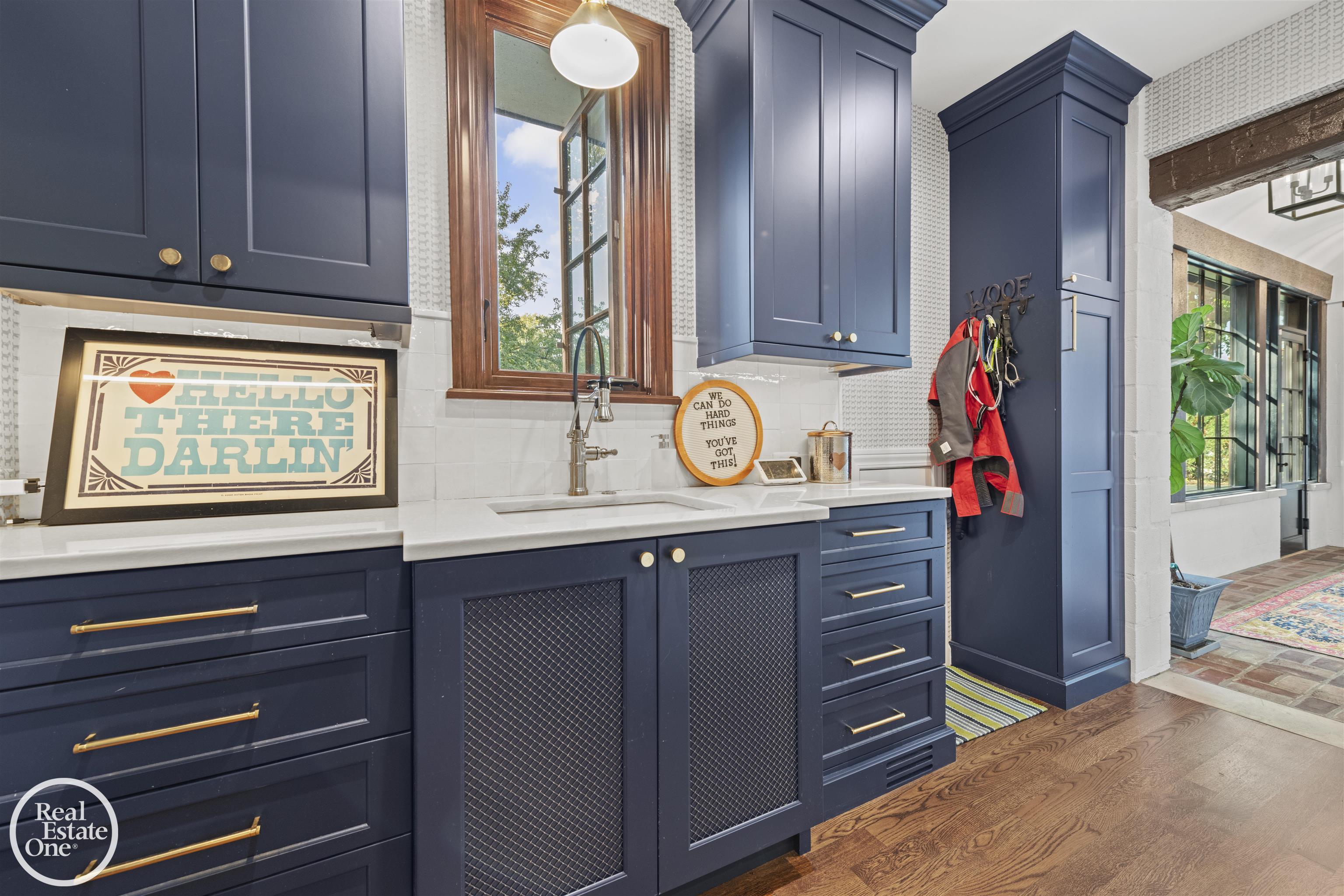 242 Lewiston Road, Grosse Pointe Farms, MI, 48236-3520