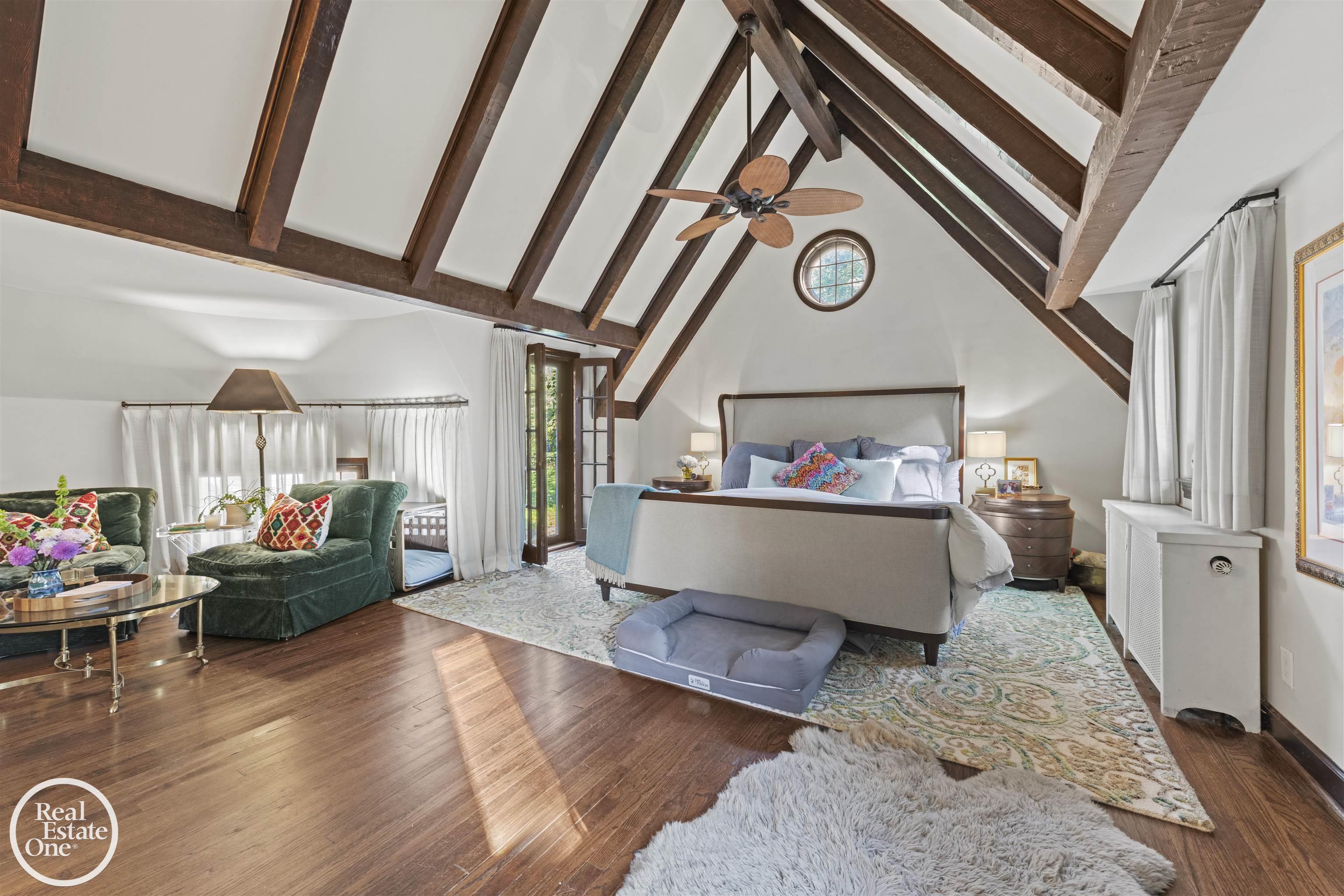 242 Lewiston Road, Grosse Pointe Farms, MI, 48236-3520