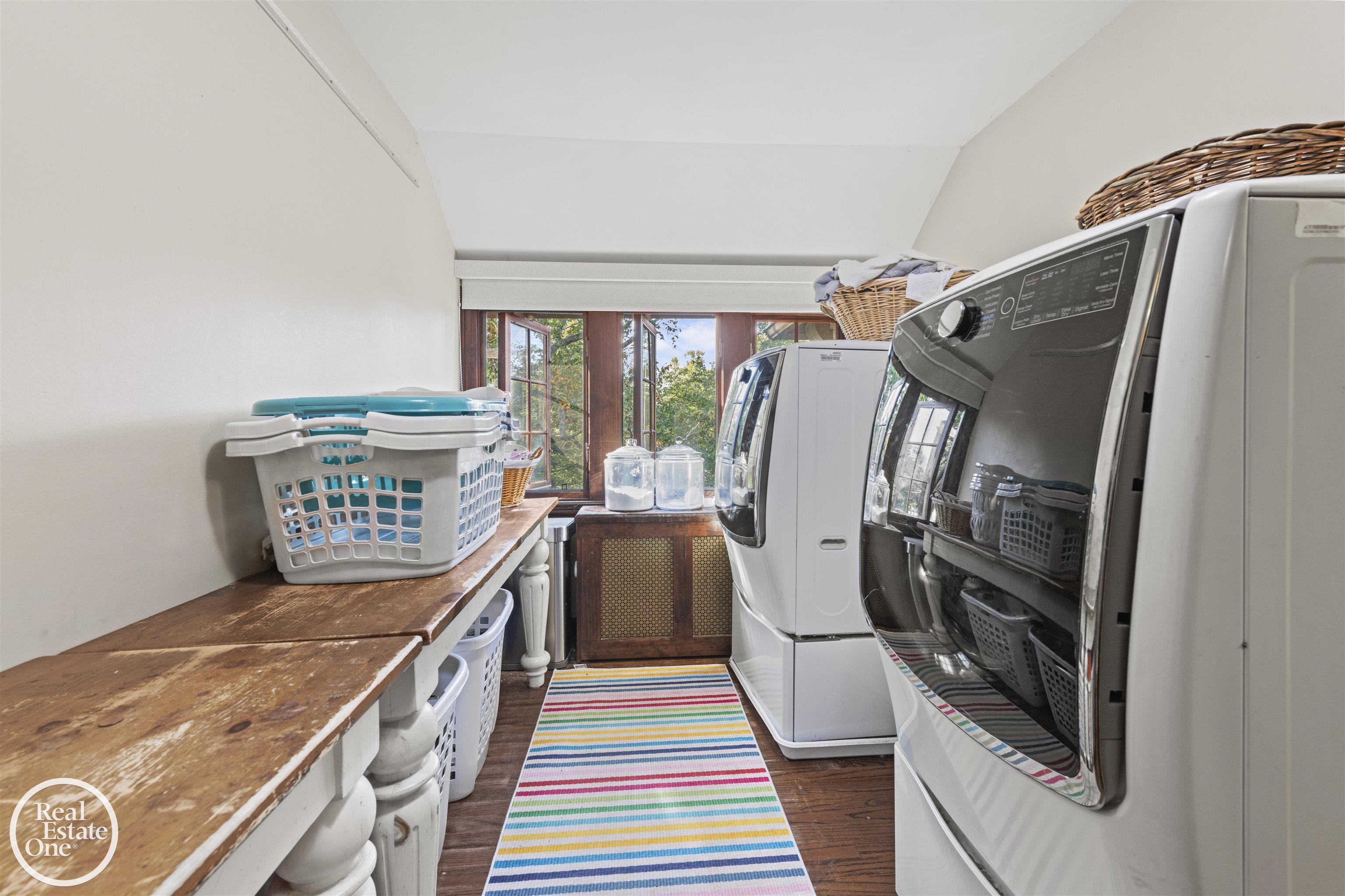 242 Lewiston Road, Grosse Pointe Farms, MI, 48236-3520