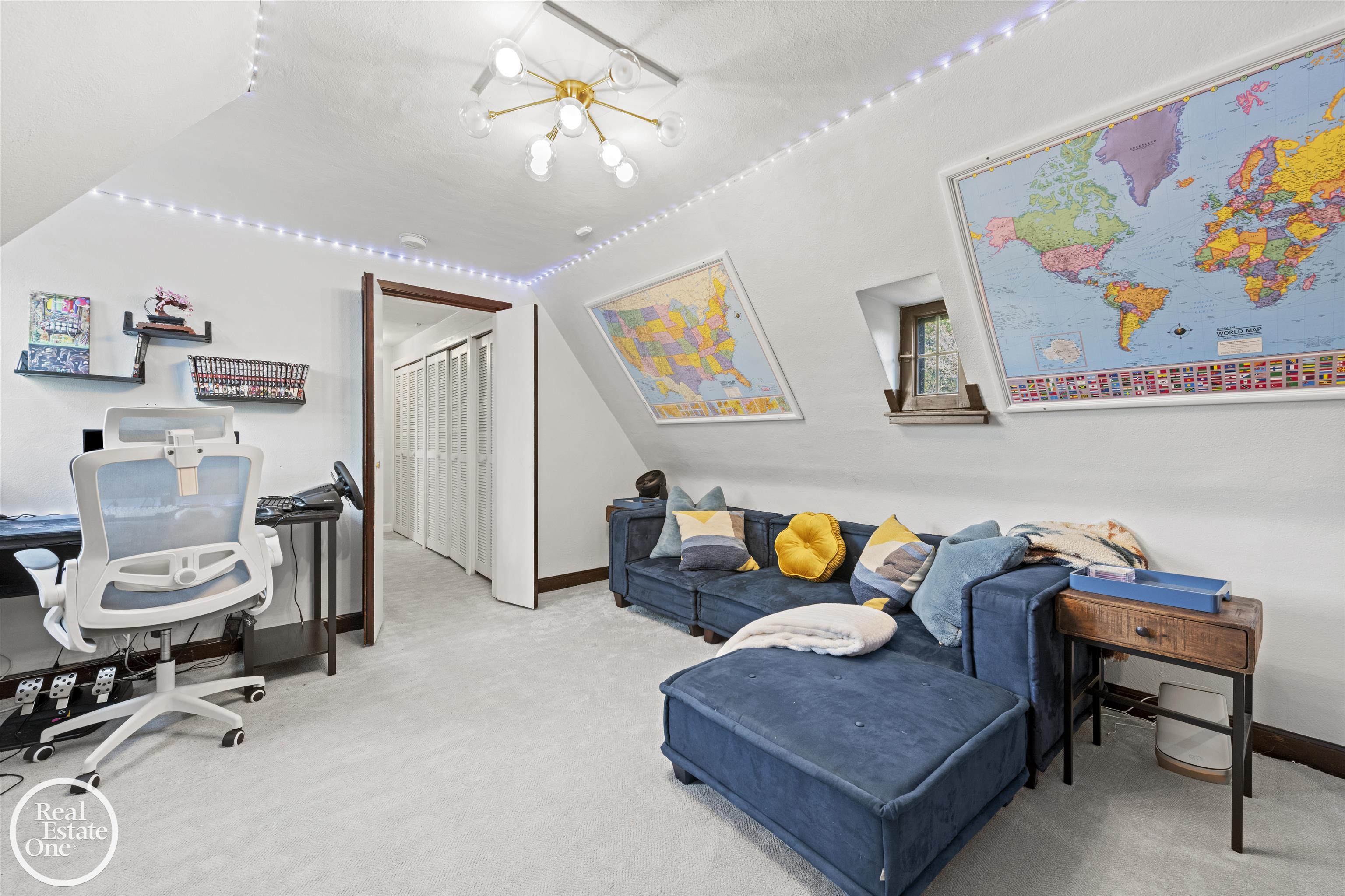 242 Lewiston Road, Grosse Pointe Farms, MI, 48236-3520