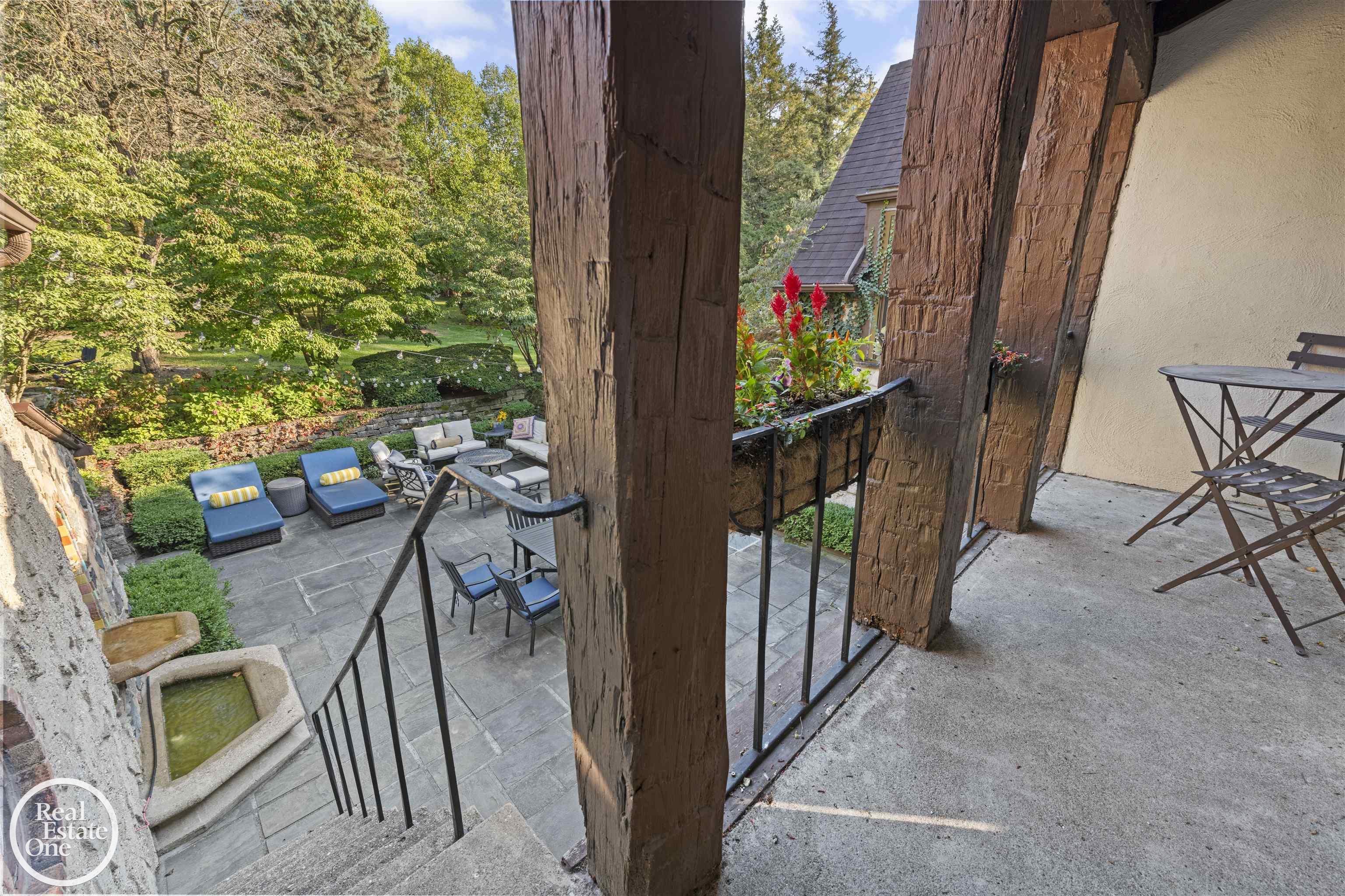 242 Lewiston Road, Grosse Pointe Farms, MI, 48236-3520