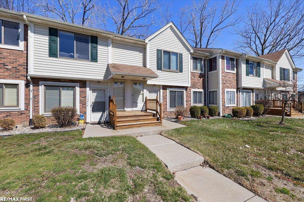 17445 Utica Oaks Lane, Roseville, MI, 48066